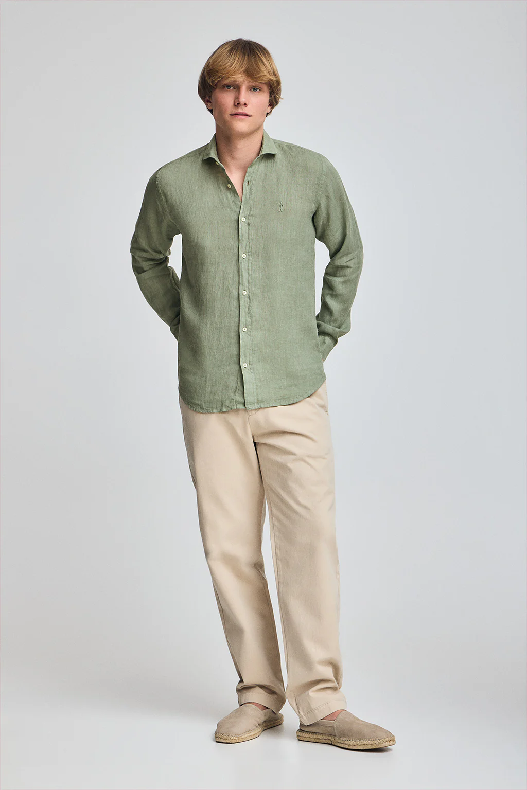 Army-green garment-dye linen shirt with Rigby Best embroidery - Image 4