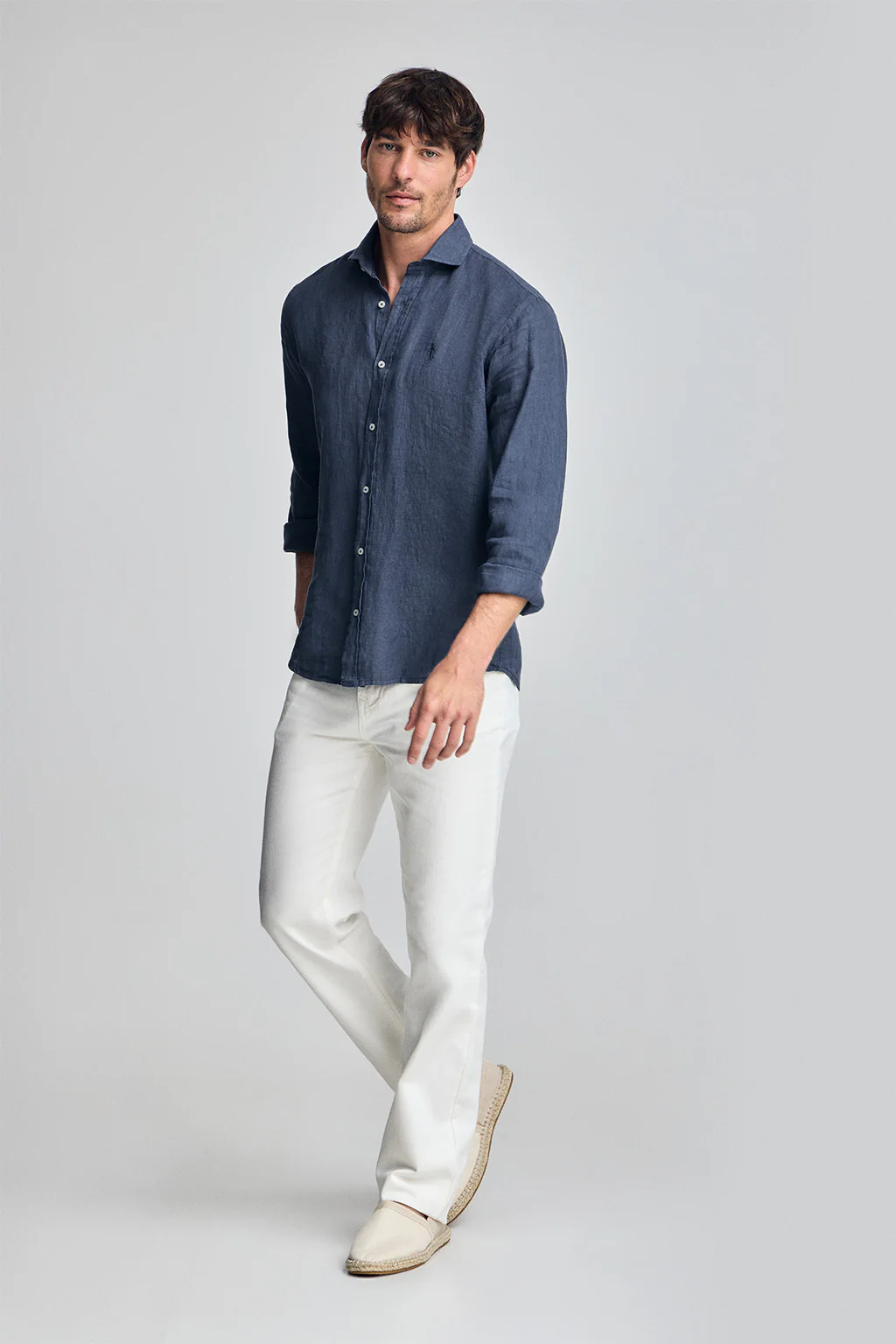 Navy-blue garment-dye linen shirt with Rigby Best embroidery - Image 4