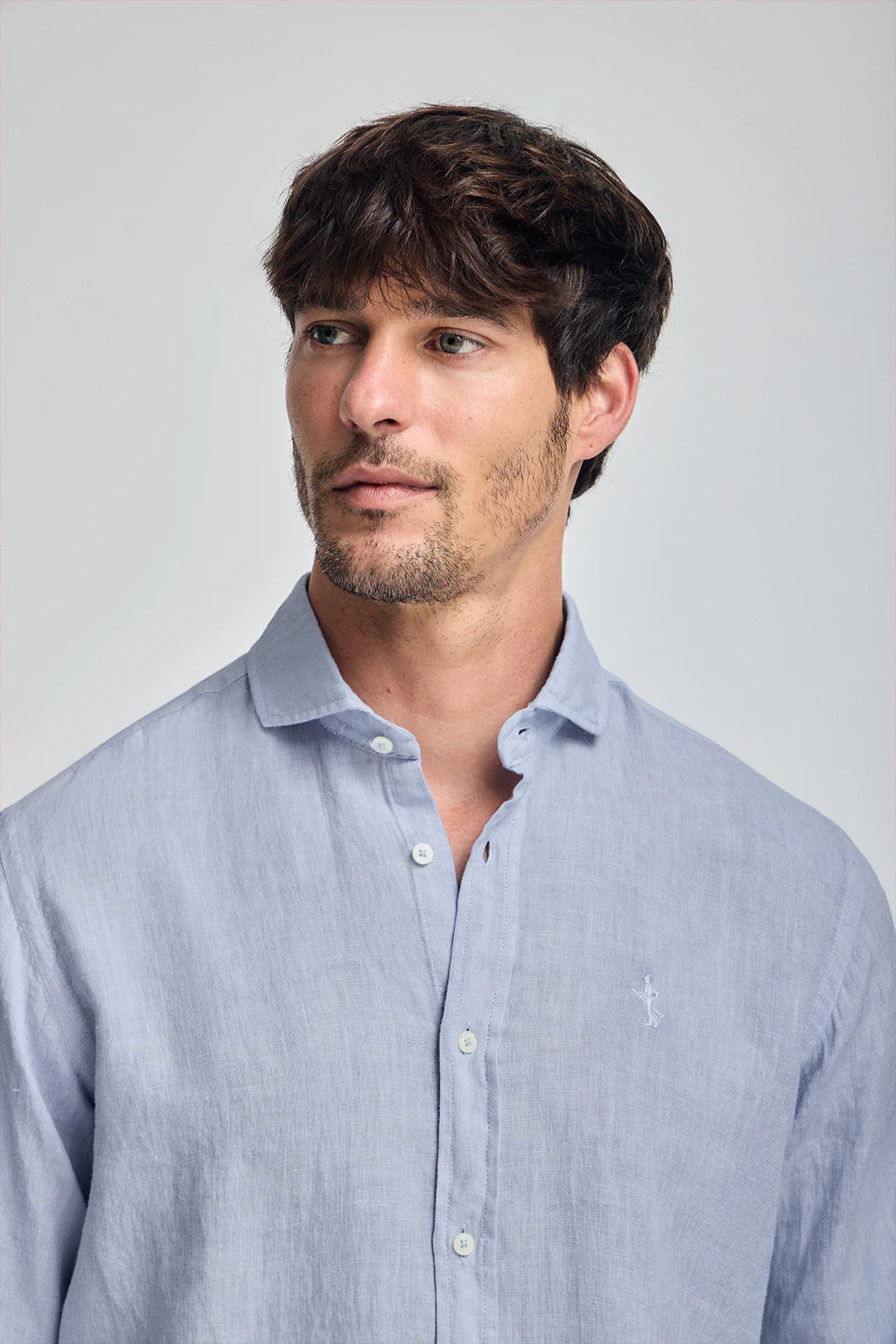 Blue garment-dye linen shirt with Rigby Best embroidery - Image 3