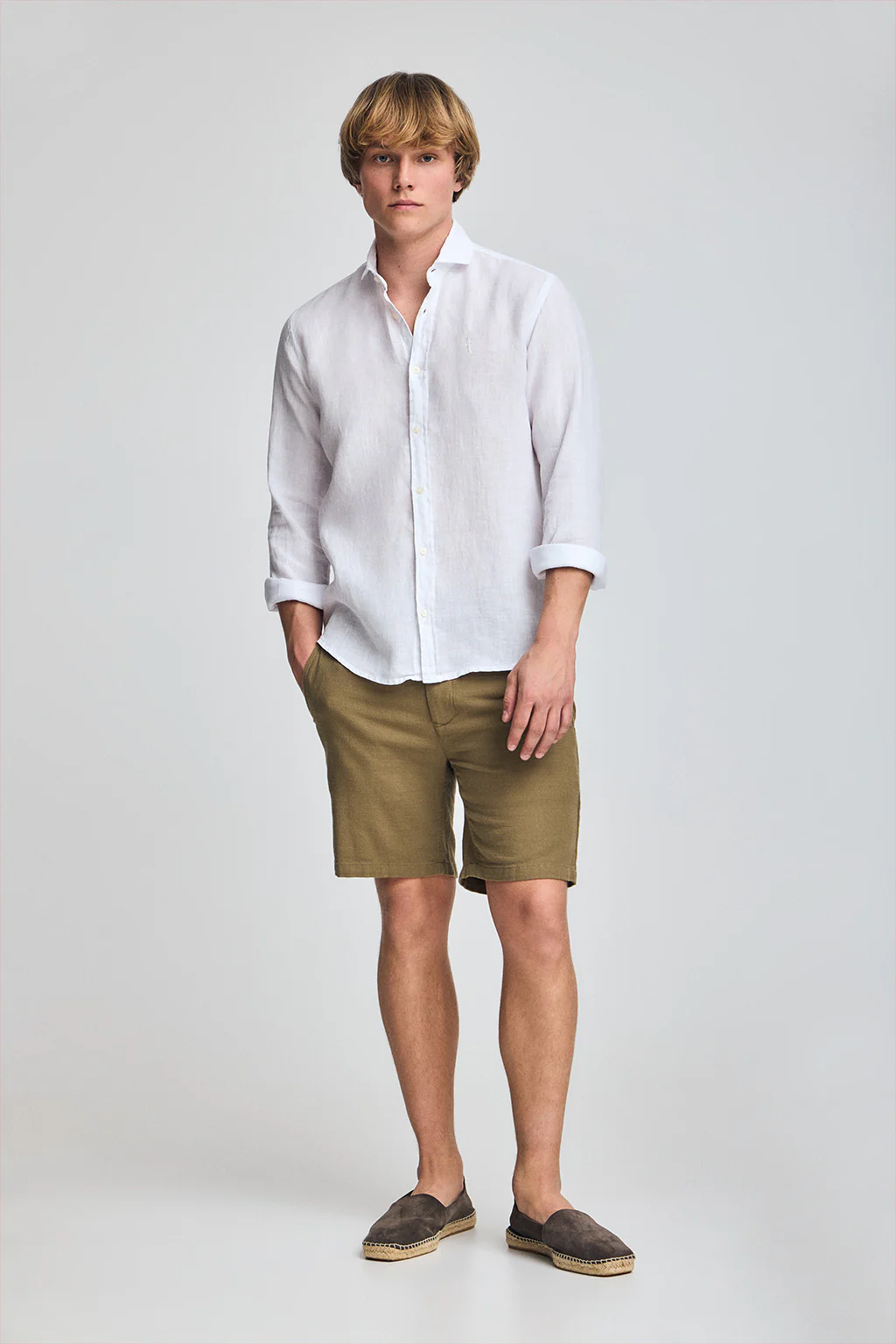White garment-dye linen shirt with Rigby Best embroidery - Image 4