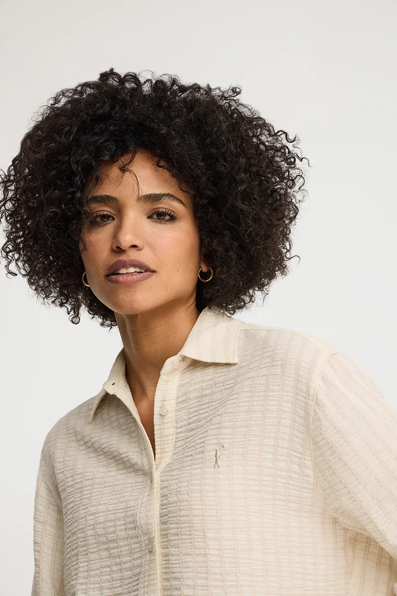 Beige loose-fit striped shirt with crinkled effect and Rigby Go embroidery - Image 3