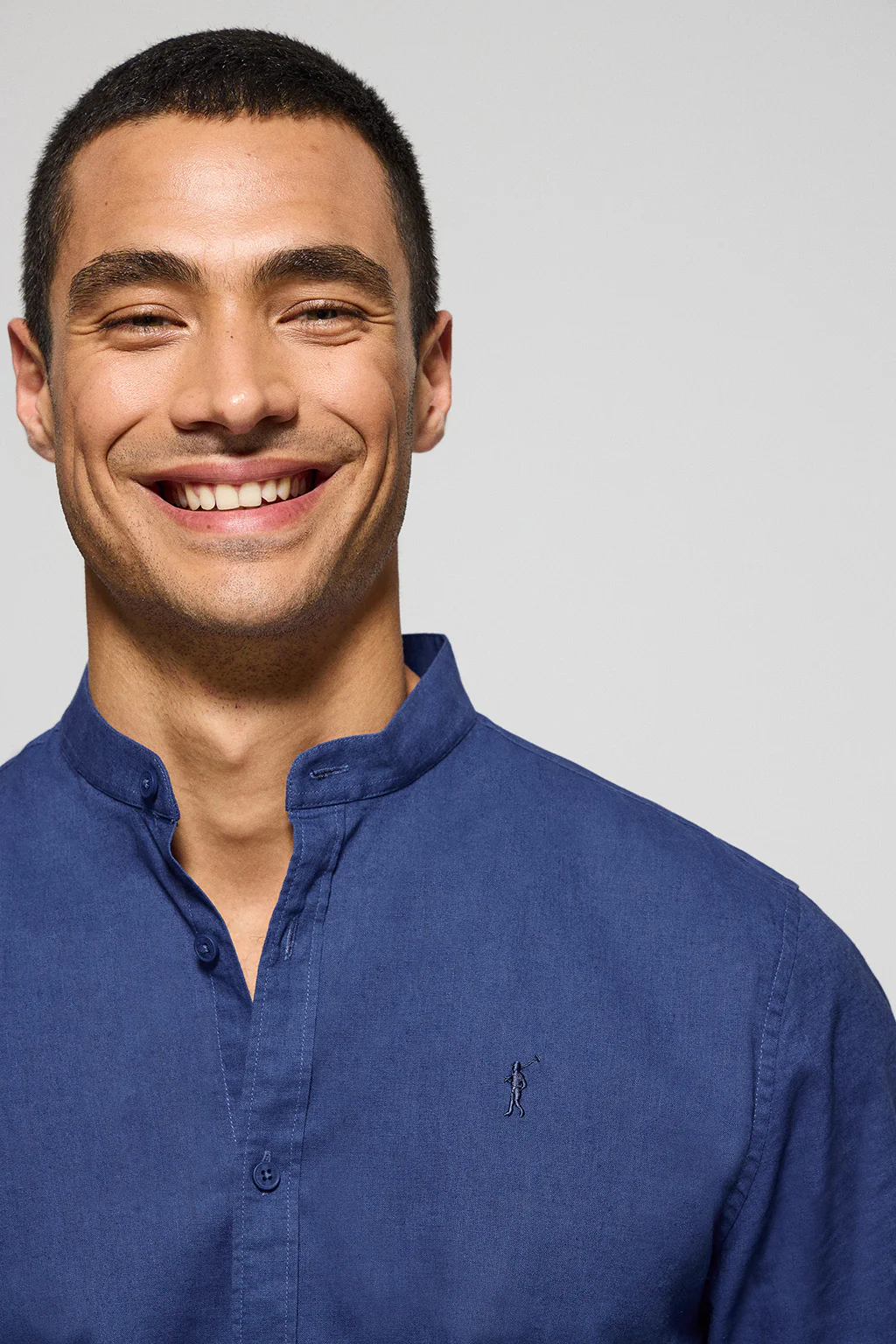 Royal-blue Mandarin-collar shirt in linen and cotton with Rigby Go embroidery - Image 3