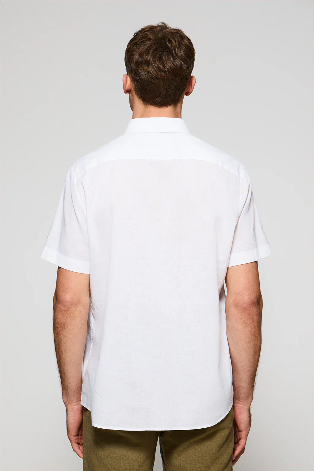 White polo-style shirt in linen and cotton with Rigby Go embroidery - Image 2