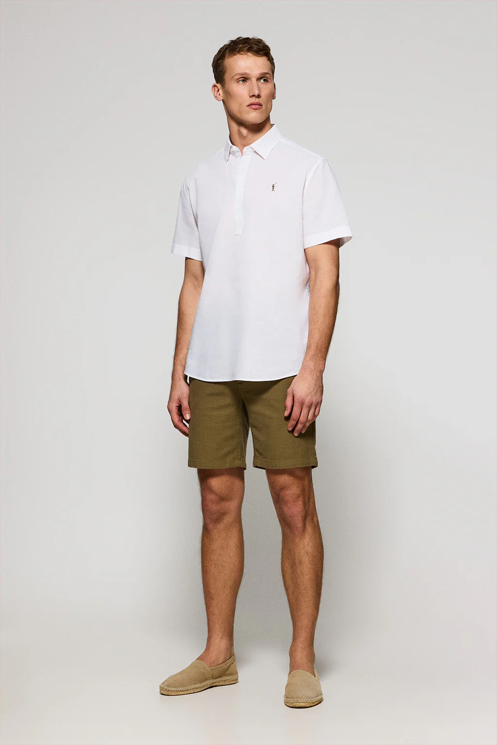 White polo-style shirt in linen and cotton with Rigby Go embroidery - Image 4