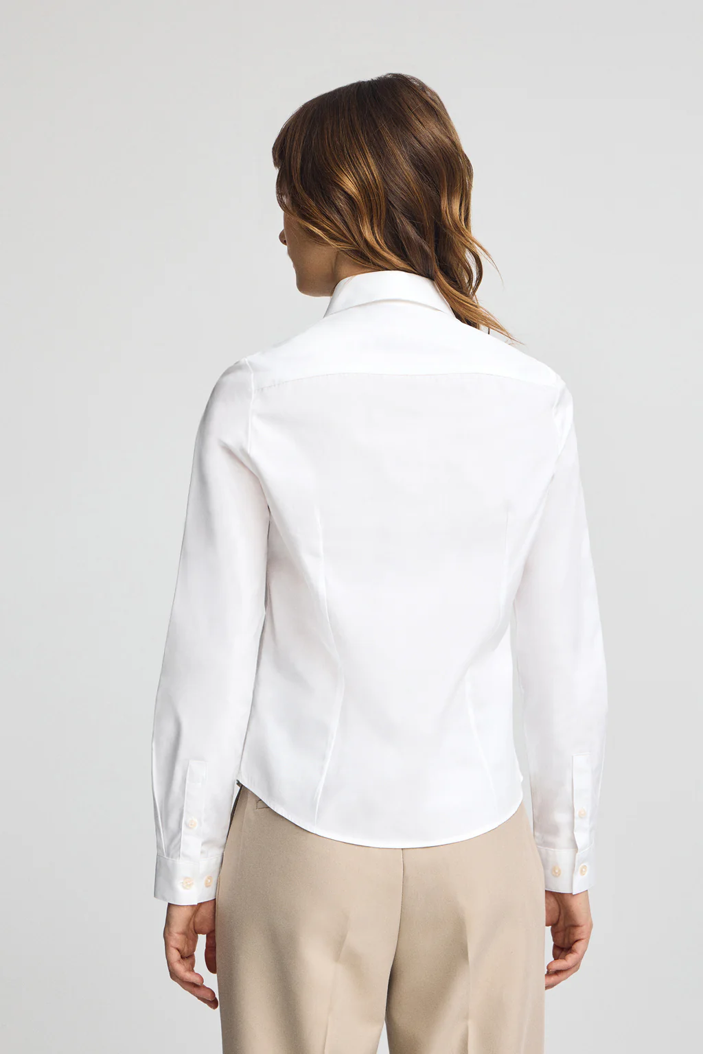 White shirt with slim fit and Rigby Go logo - Image 4