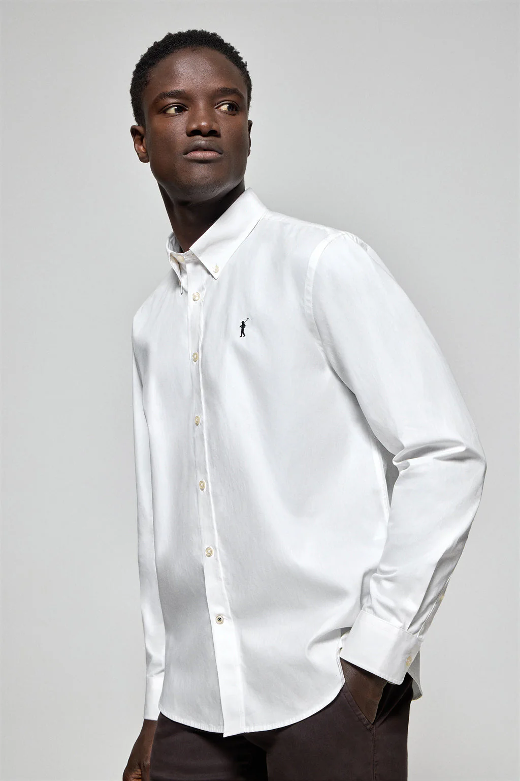 White poplin shirt with Rigby Go embroidered logo