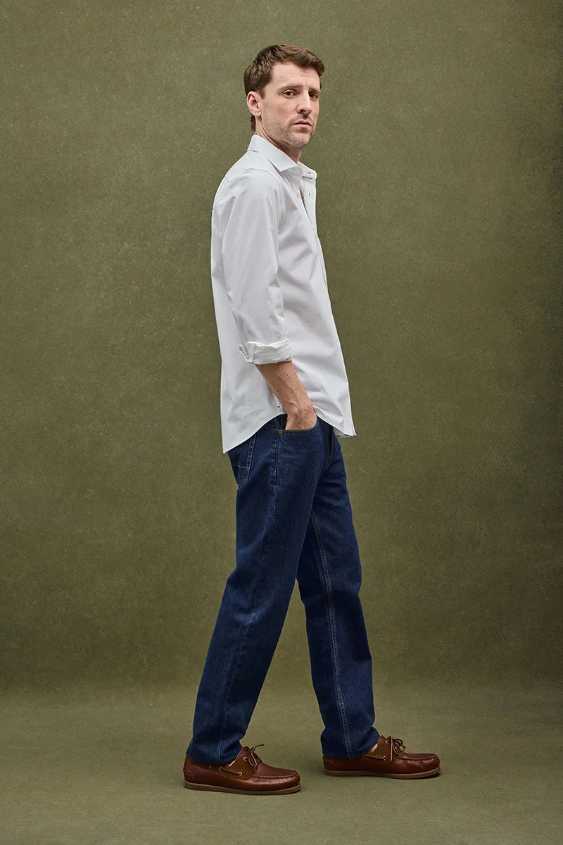 White shirt with slim fit and Rigby Go logo - Image 4