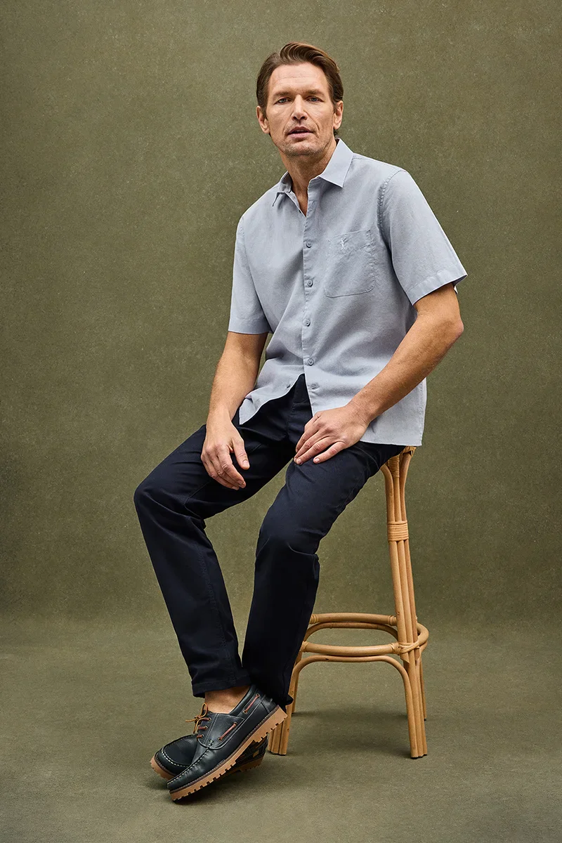 Light-blue cotton-linen short-sleeve shirt with regular fit and Rigby Go logo
