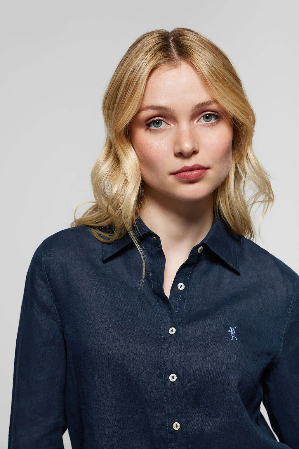 Navy-blue linen shirt with Rigby Go embroidered detail
