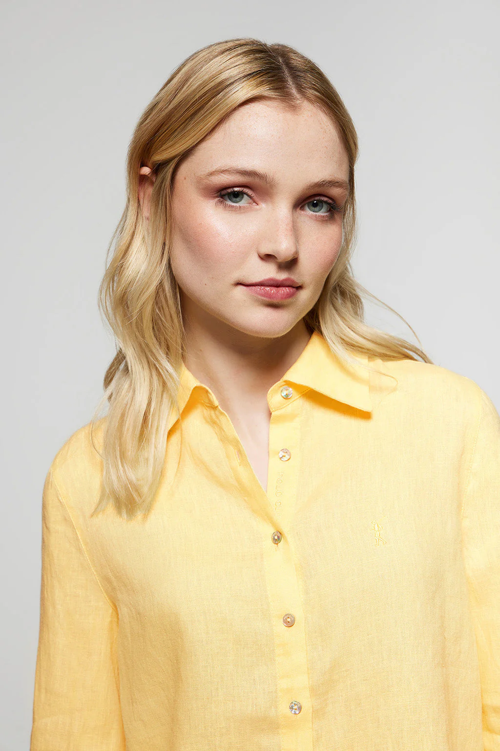 Dusty-yellow linen shirt with Rigby Go embroidered detail
