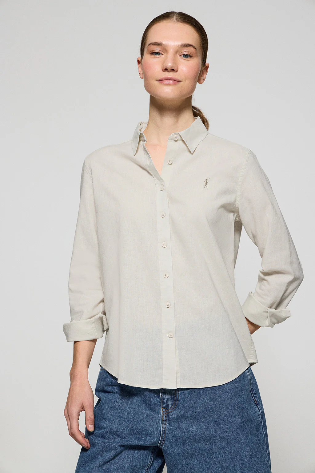 Off-white regular-fit shirt in linen and cotton with Rigby Go embroidery
