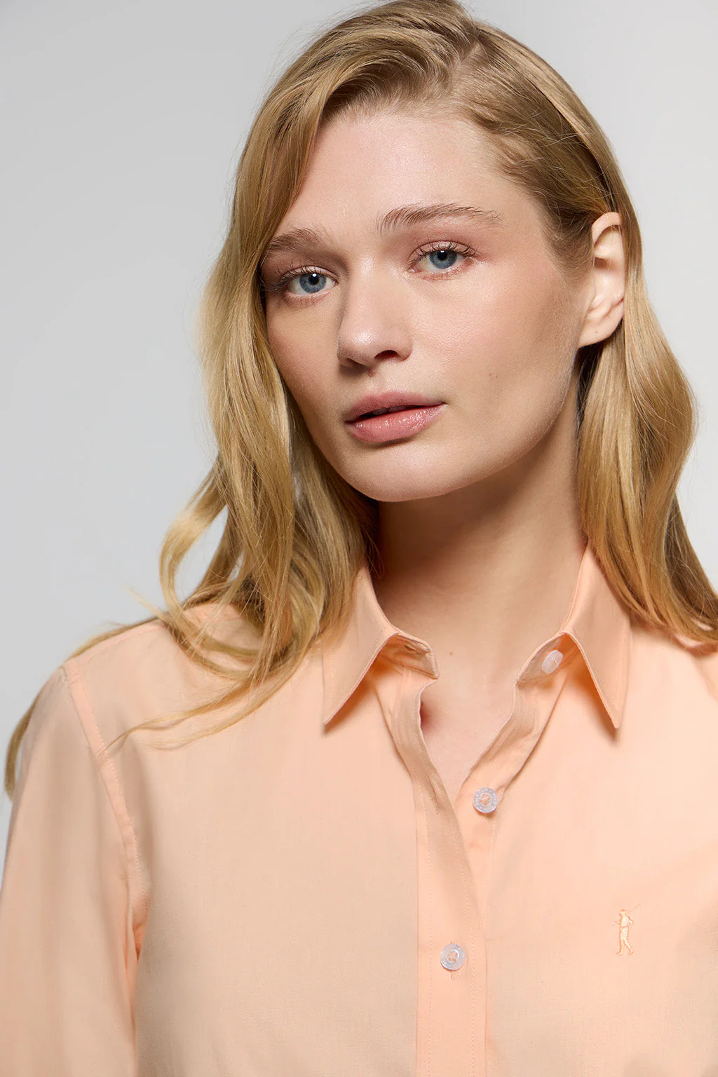 Peach slim-fit poplin shirt with Rigby Go embroidery