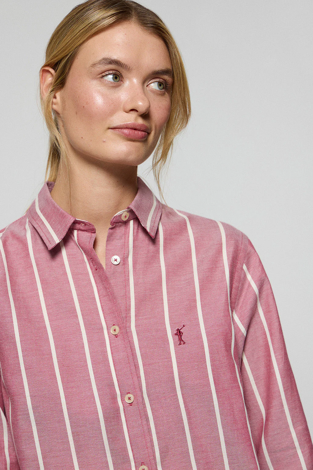 Burgundy relax shirt Salima with Rigby Go logo - Image 2