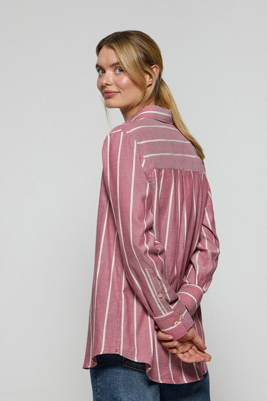 Burgundy relax shirt Salima with Rigby Go logo - Image 4