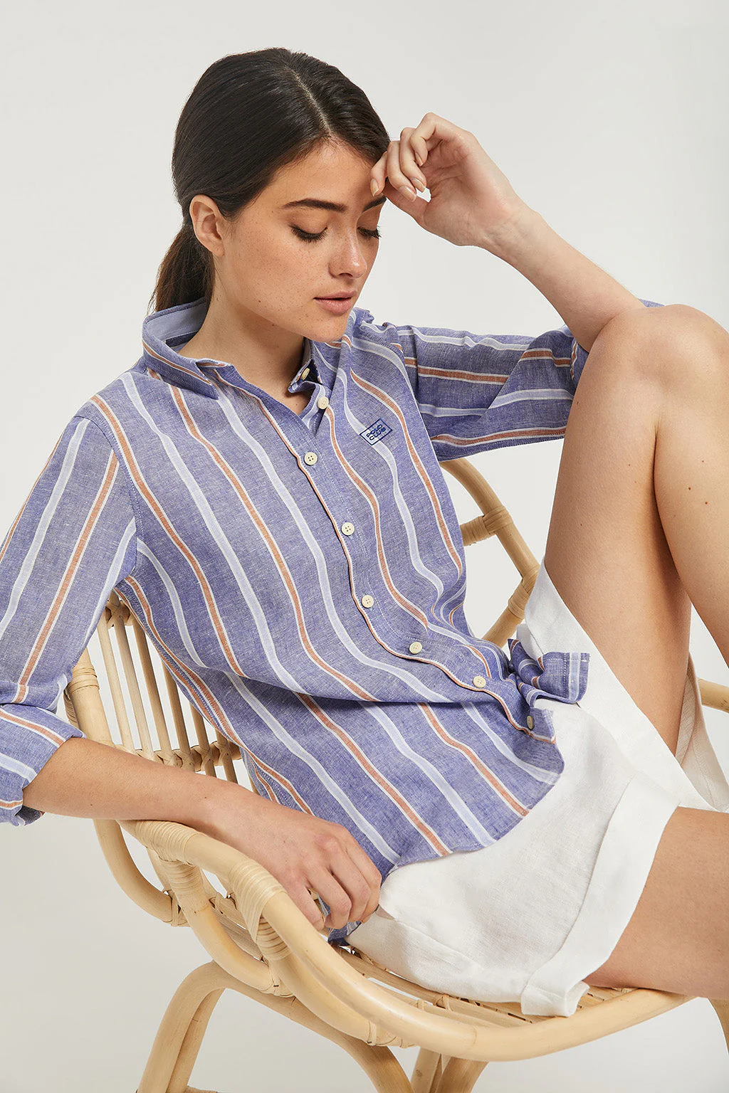 Shirt in linen and cotton with large stripes and embroidered detail on chest - Image 5