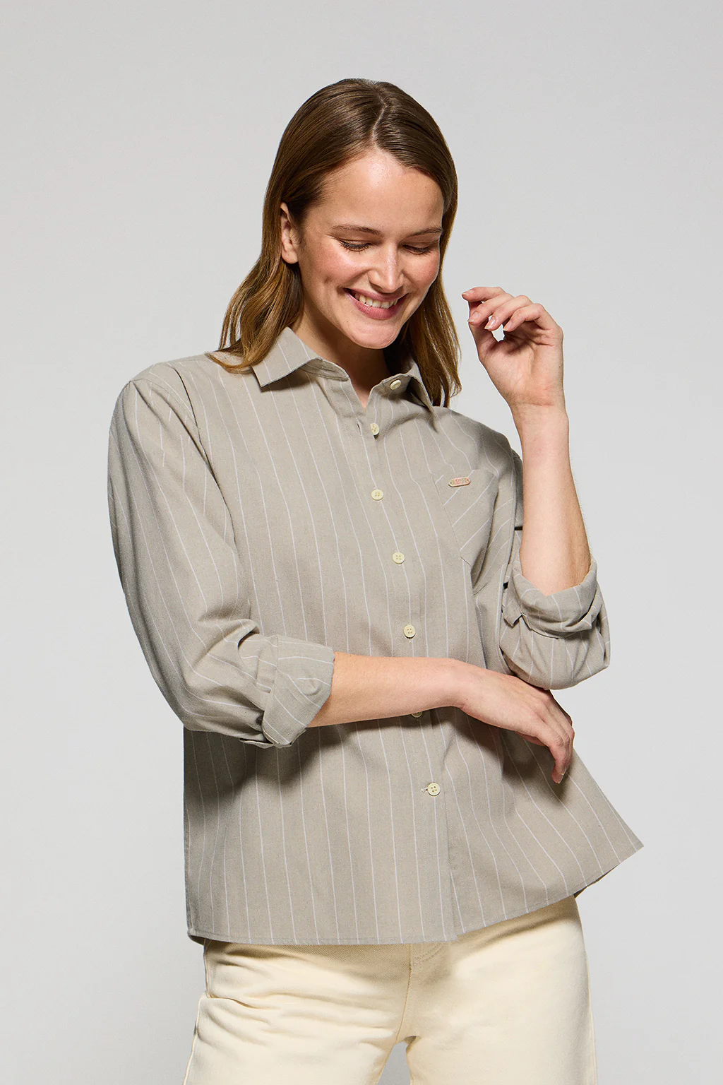 Beige loose-fit striped shirt Scarlet with pearly button