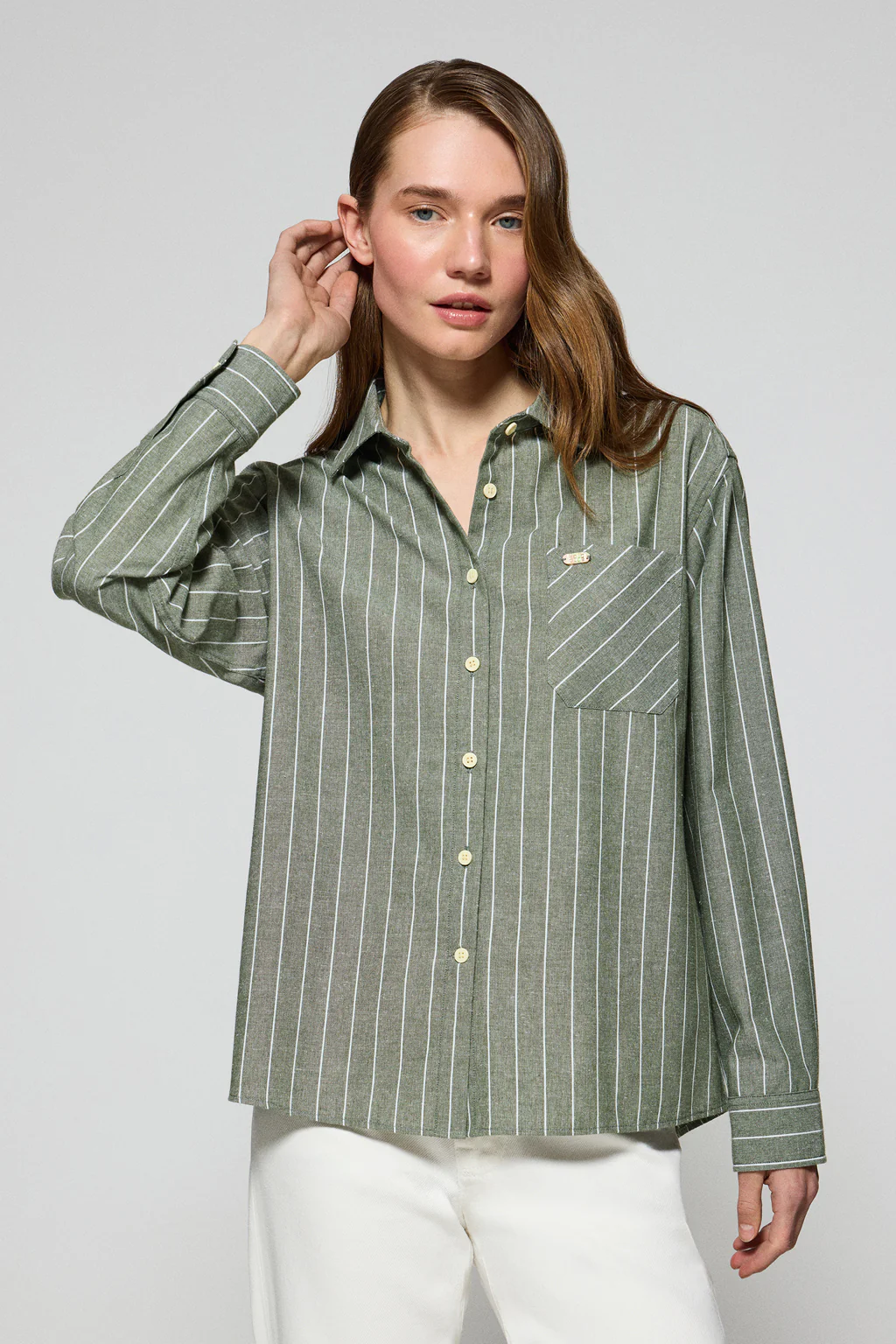 Loose-fit striped shirt Scarlet with pearly button