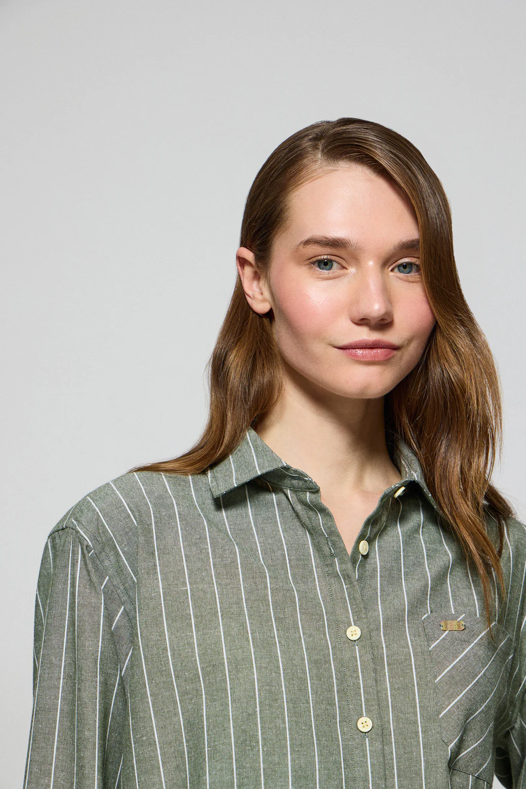 Loose-fit striped shirt Scarlet with pearly button - Image 3