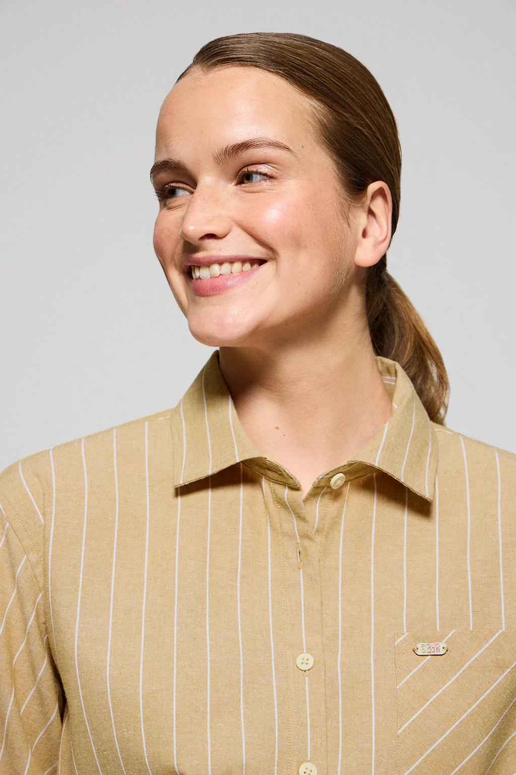 Mustard loose-fit striped shirt Scarlet with pearly button - Image 3