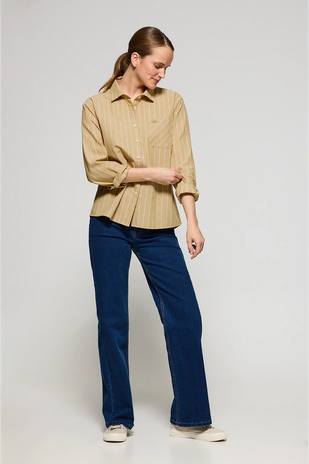 Mustard loose-fit striped shirt Scarlet with pearly button - Image 4
