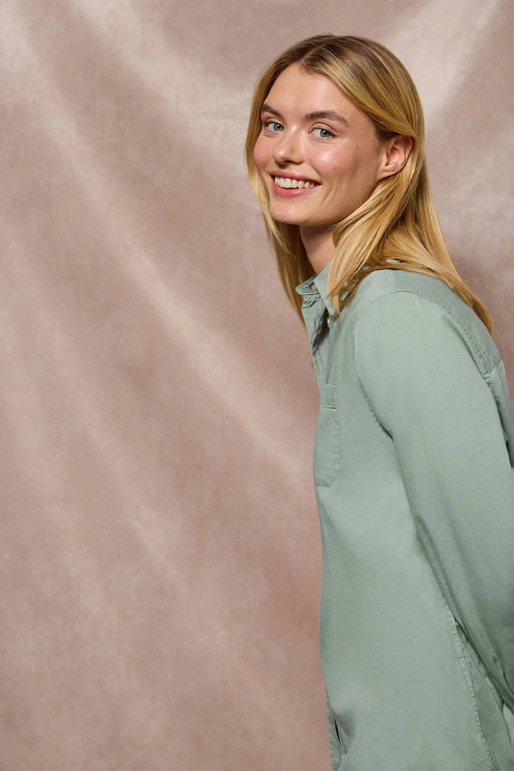 Light-green shirt Simona with monogram PC embroidery - Image 12