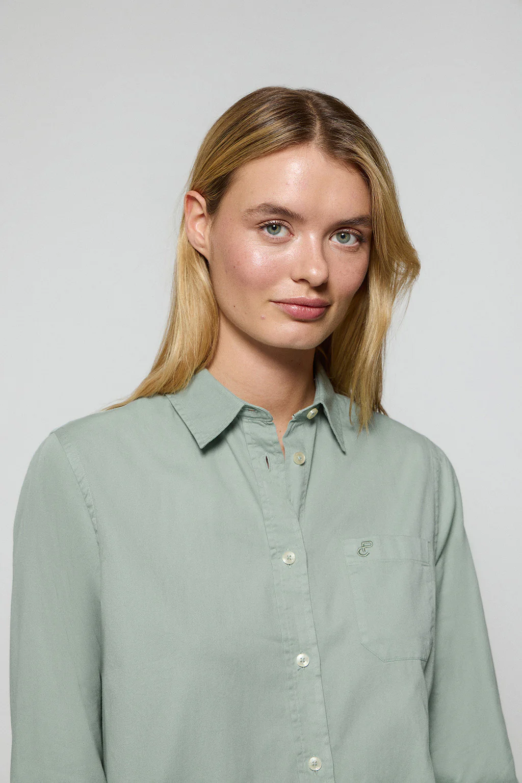 Light-green shirt Simona with monogram PC embroidery - Image 3