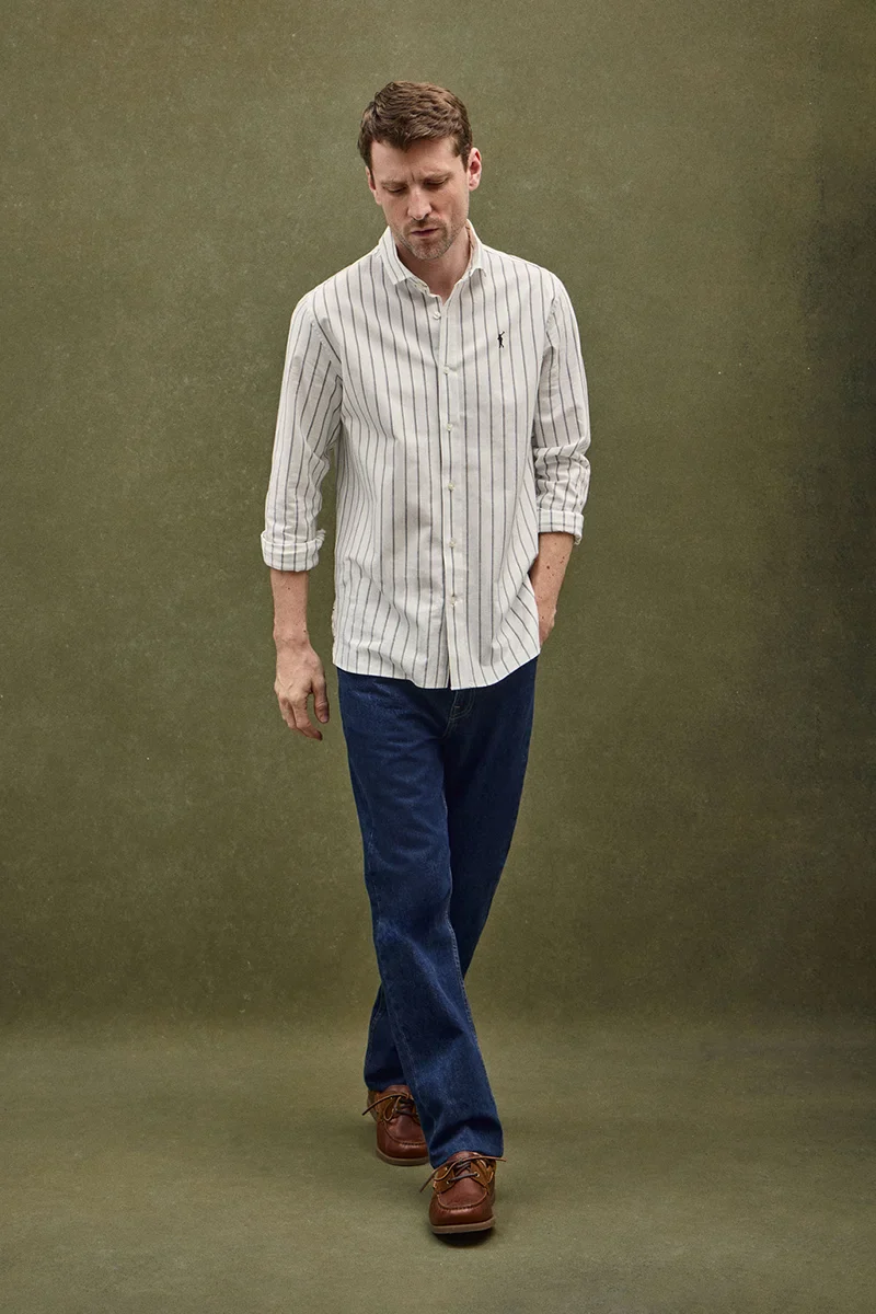 Striped regular-fit shirt in nude and navy blue with Itallian collar and Rigby Go embroidery - Image 2