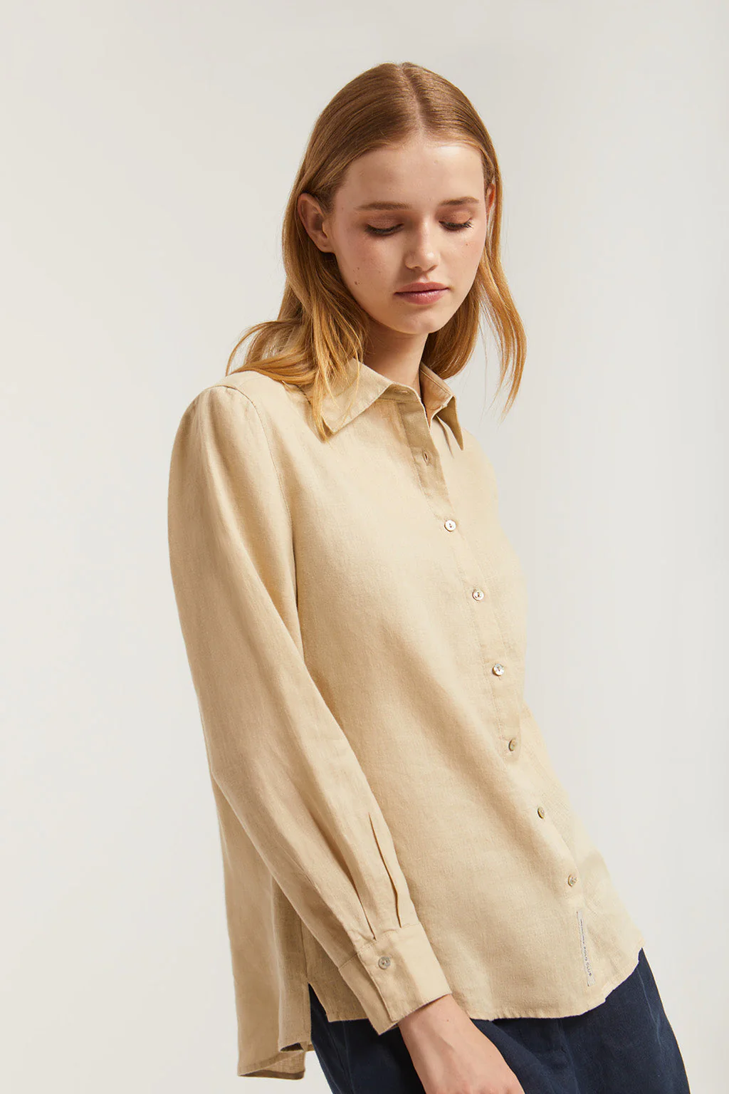 Beige linen shirt with embroidered detail - Image 4