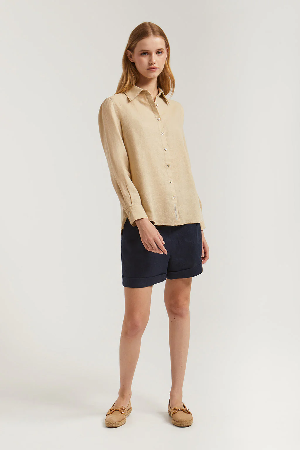 Beige linen shirt with embroidered detail - Image 5