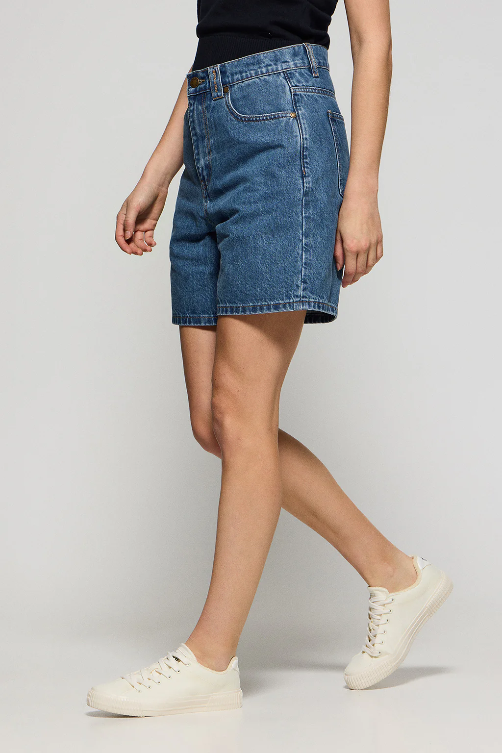 Denim shorts Juno with embroidered logo - Image 4