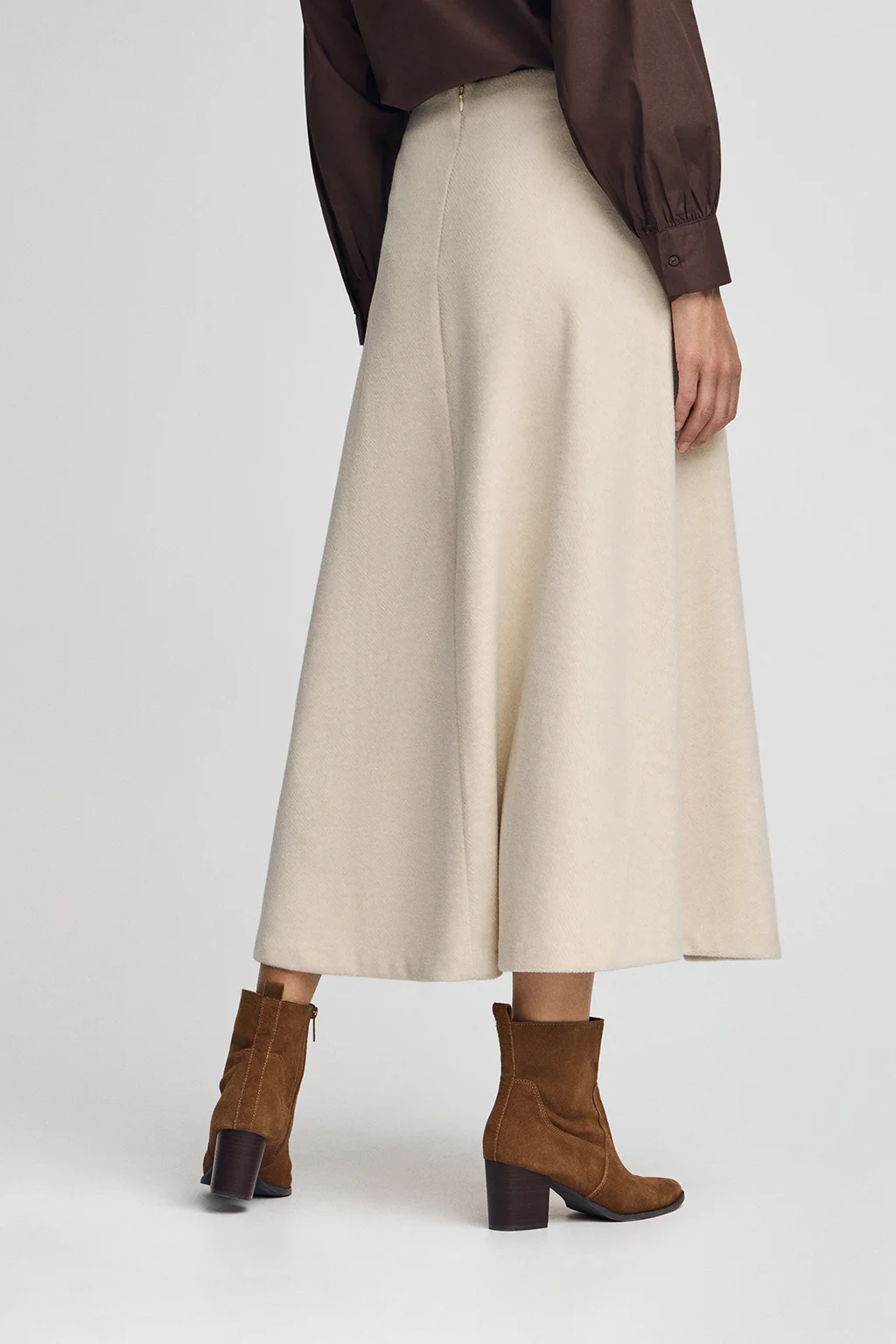 Nude wool skirt Aria with Polo Club details - Image 5
