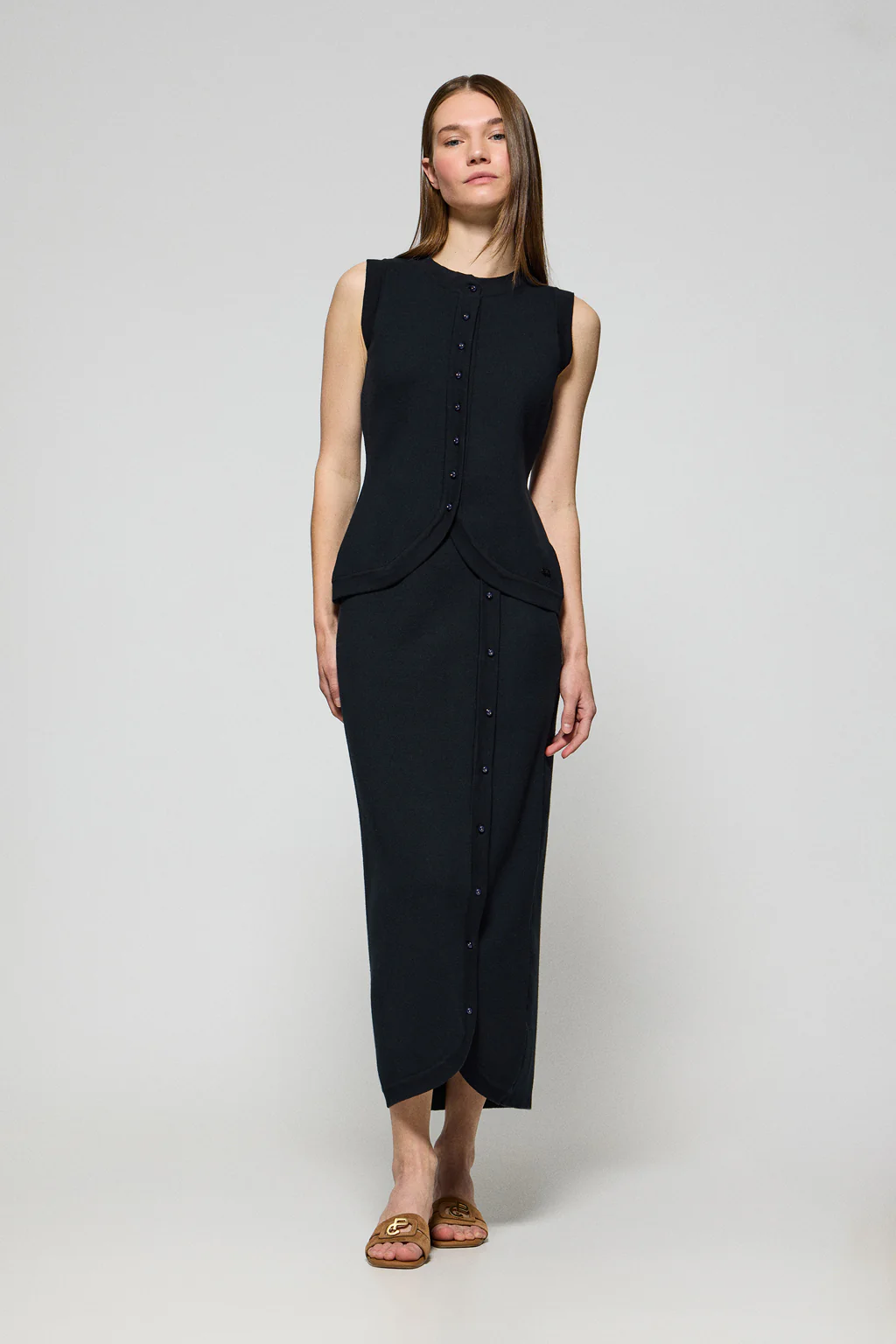 Navy-blue buttoned knit skirt Manoban with mother-of-pearl detail