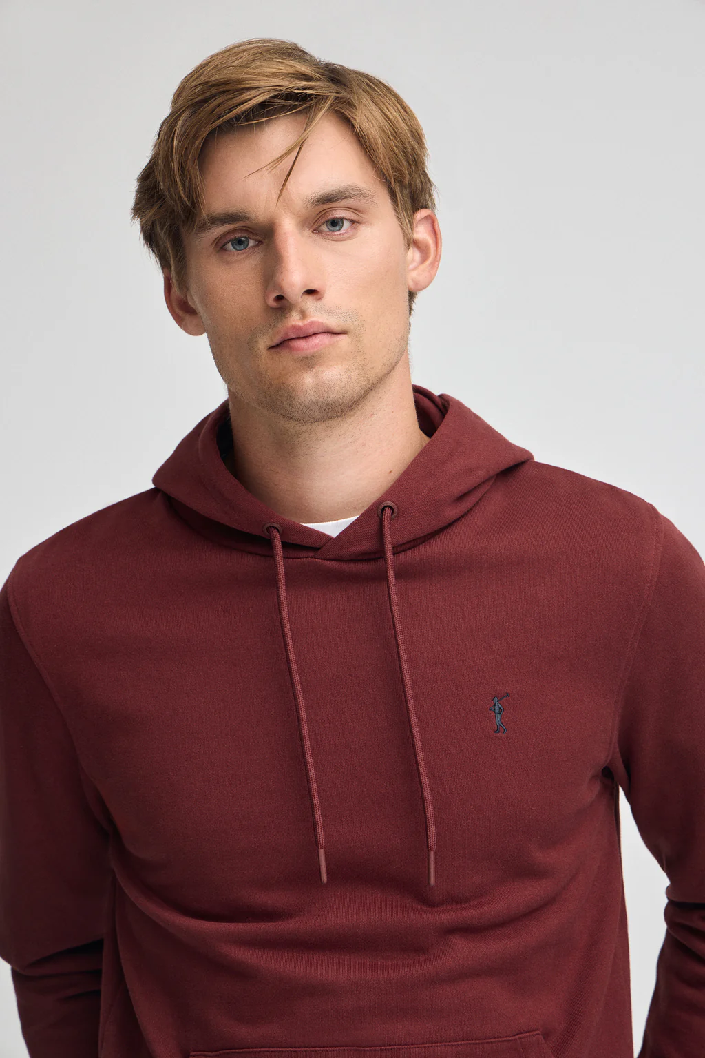 Maroon regular-fit hoodie with Rigby Go logo