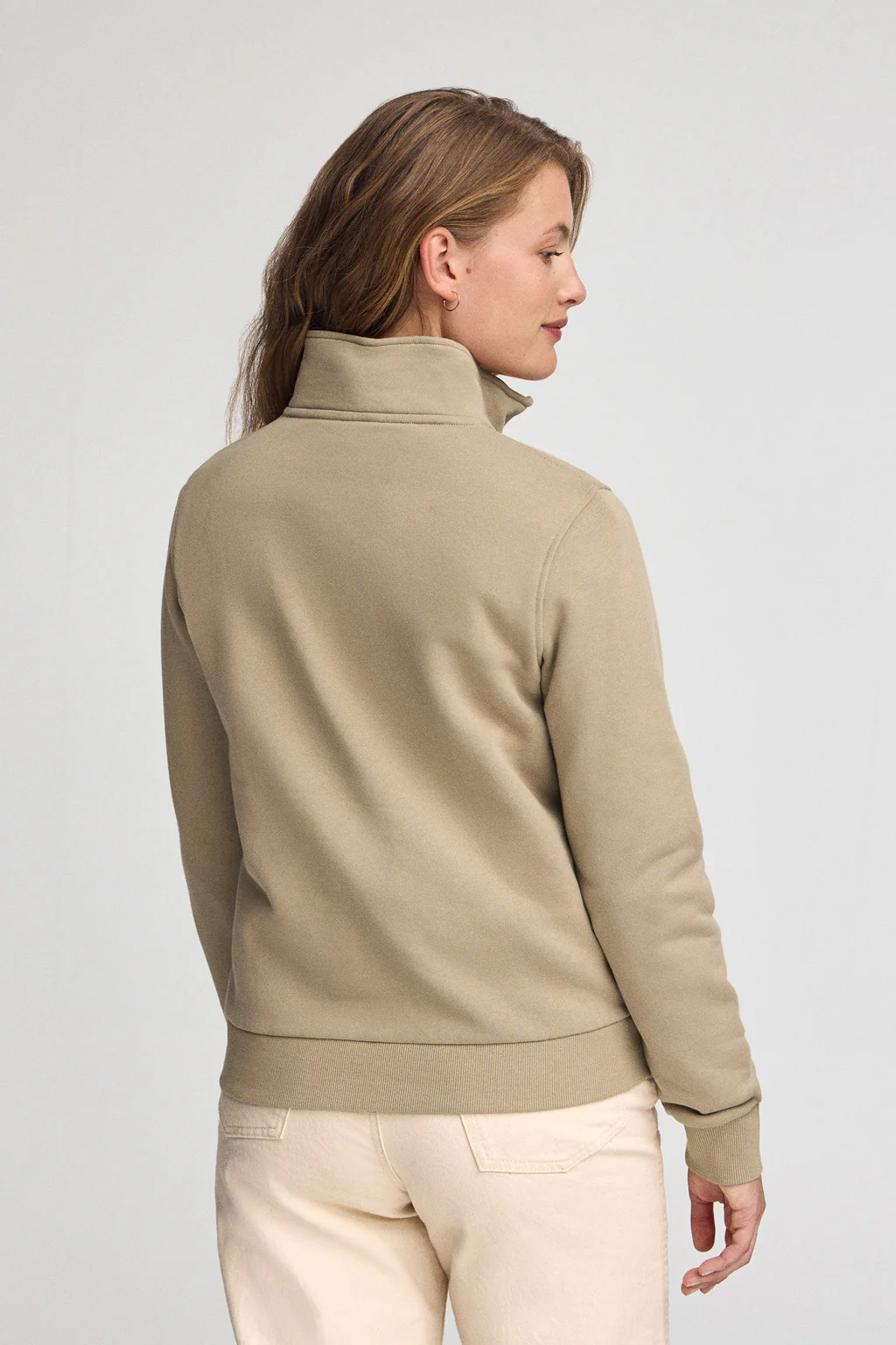 Light-brown half-zip sweatshirt with Rigby Go logo - Image 4