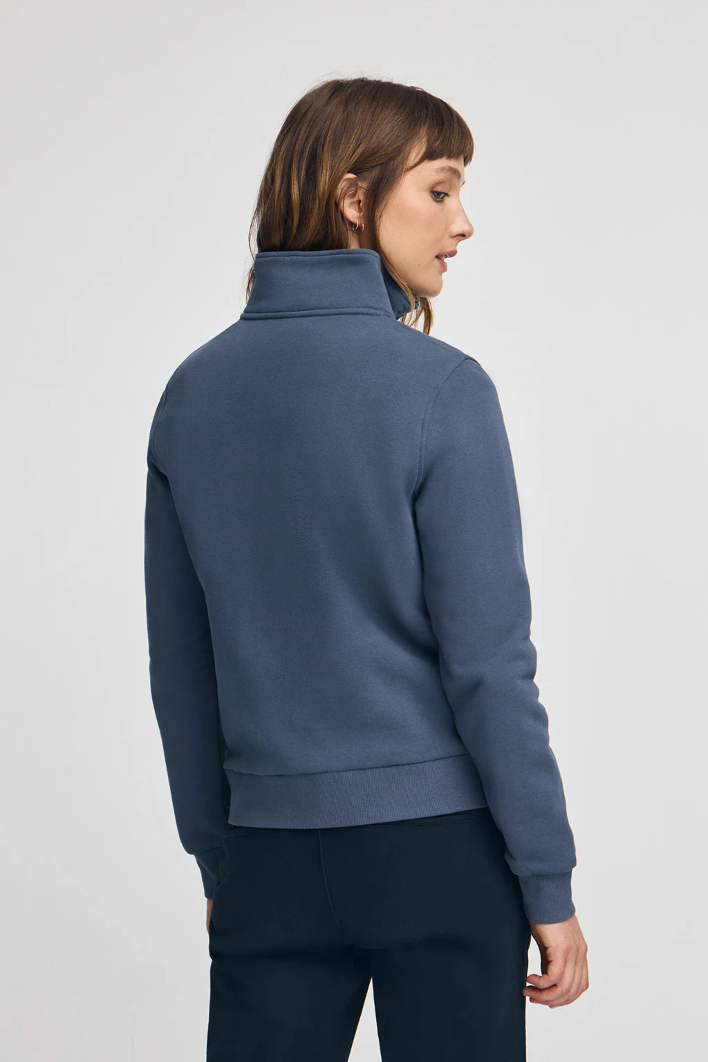 Denim-blue half-zip sweatshirt with Rigby Go logo - Image 4