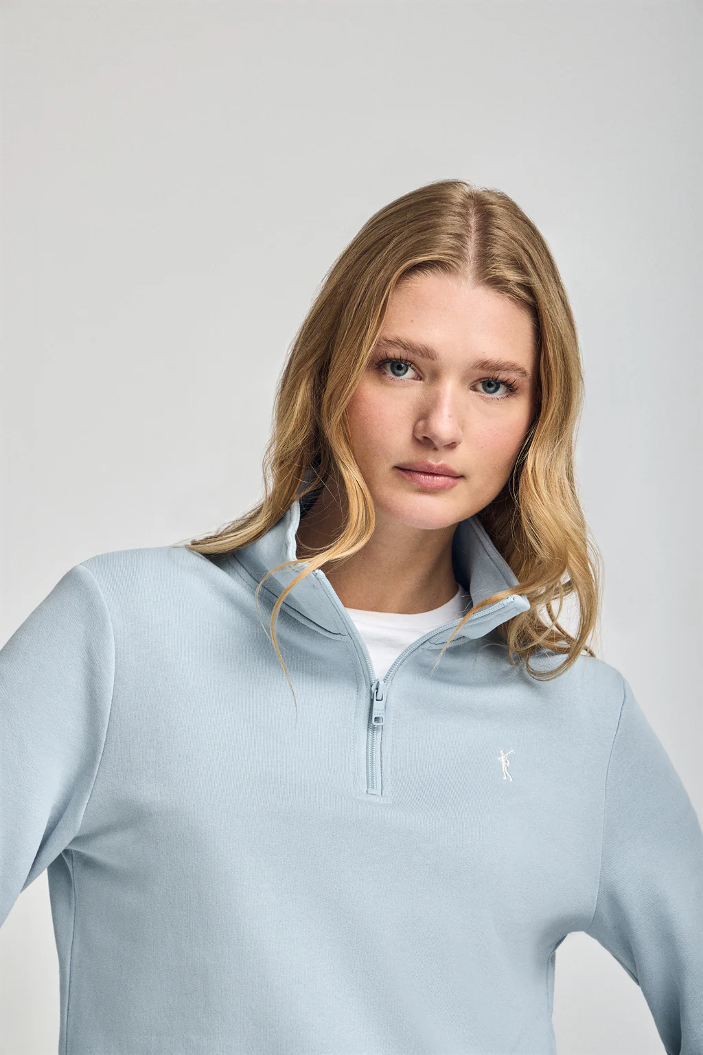 Light-blue half-zip sweatshirt with Rigby Go embroidery - Image 3