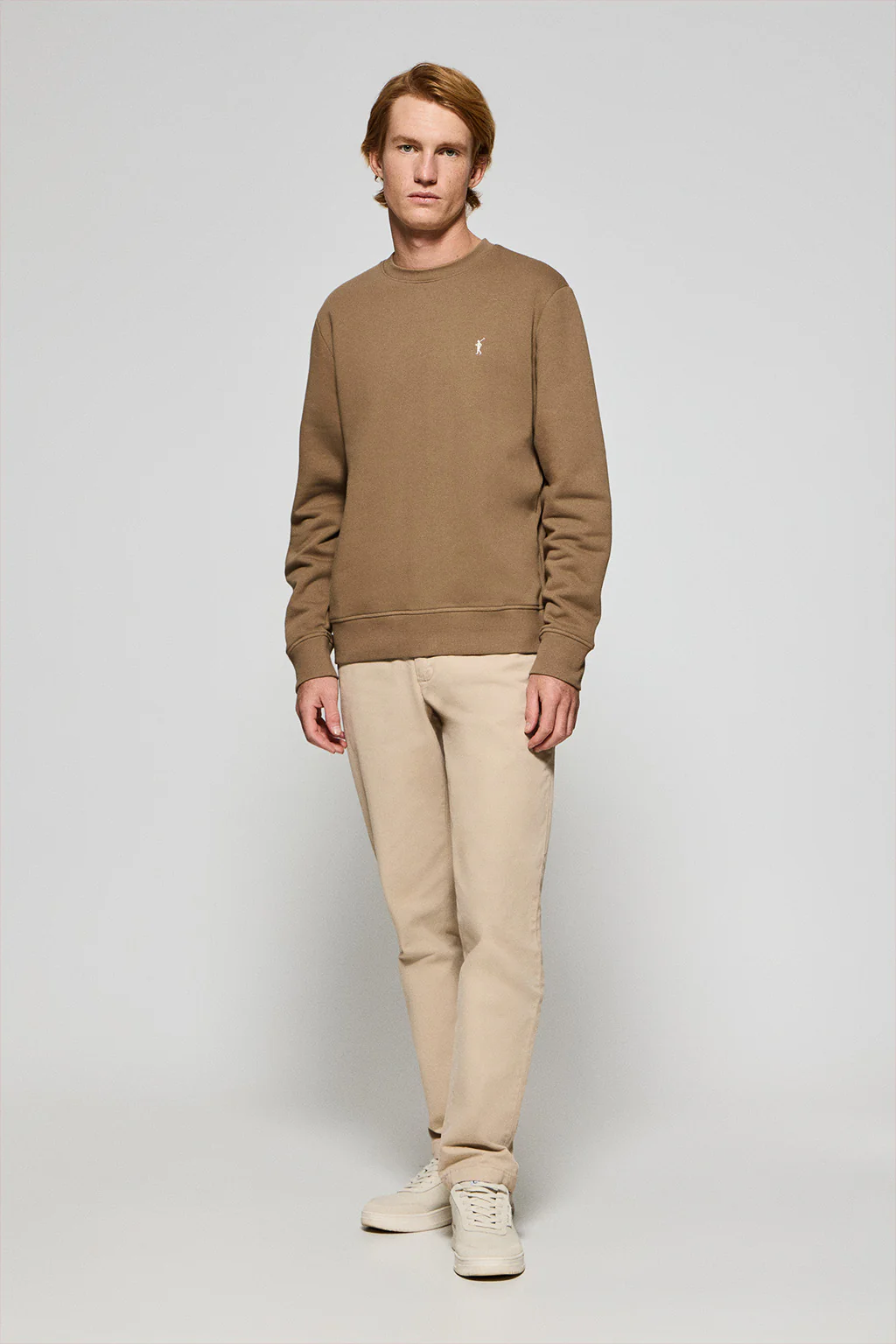 Brown round-neck sweatshirt with Rigby Go embroidered logo - Image 4