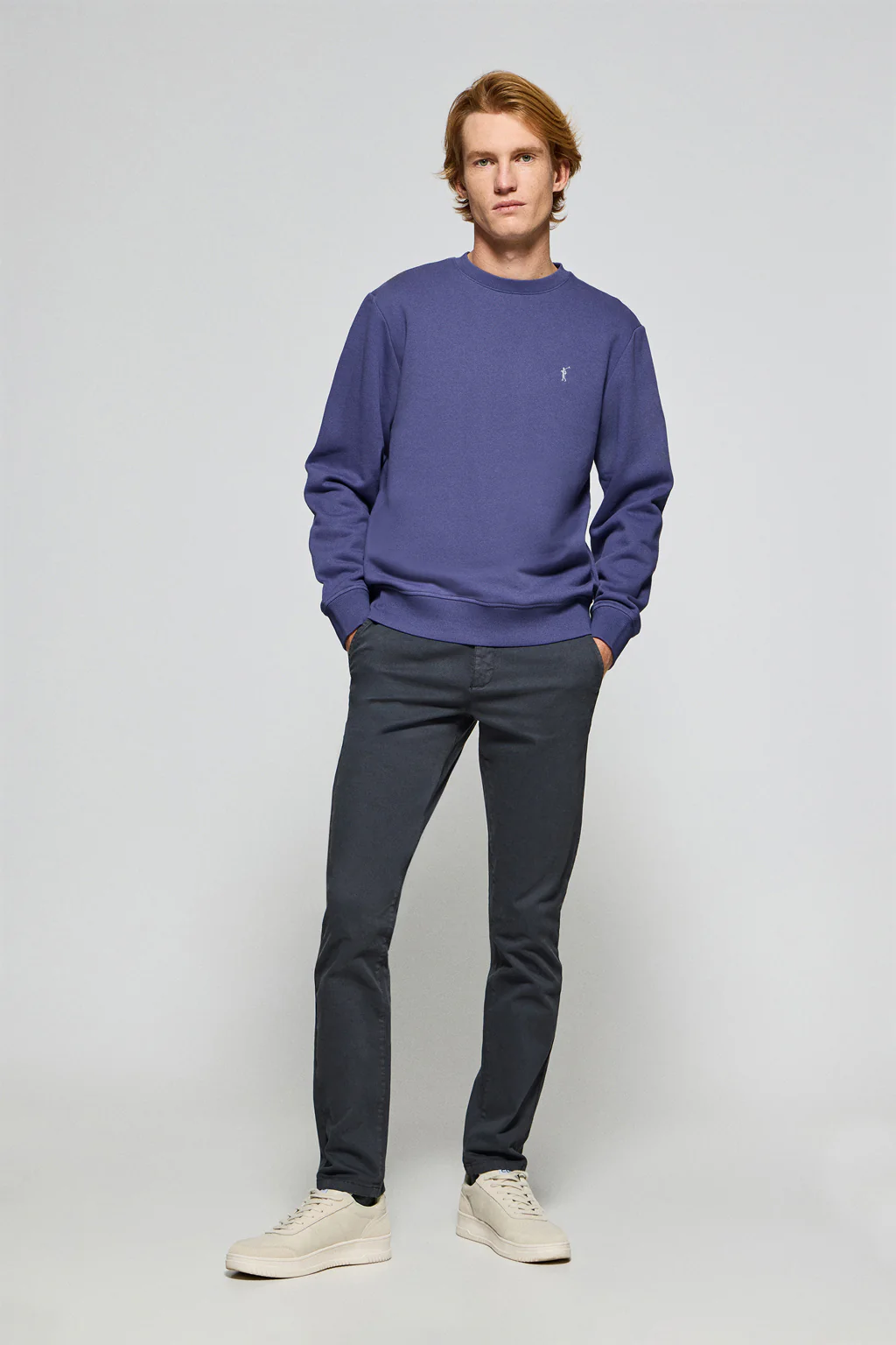 Ocean-blue round-neck sweatshirt with Rigby Go embroidered logo - Image 4