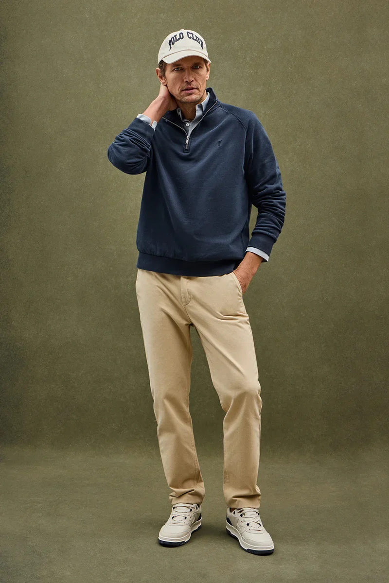 Navy-blue sweatshirt with zipped neck and Rigby Go embroidery