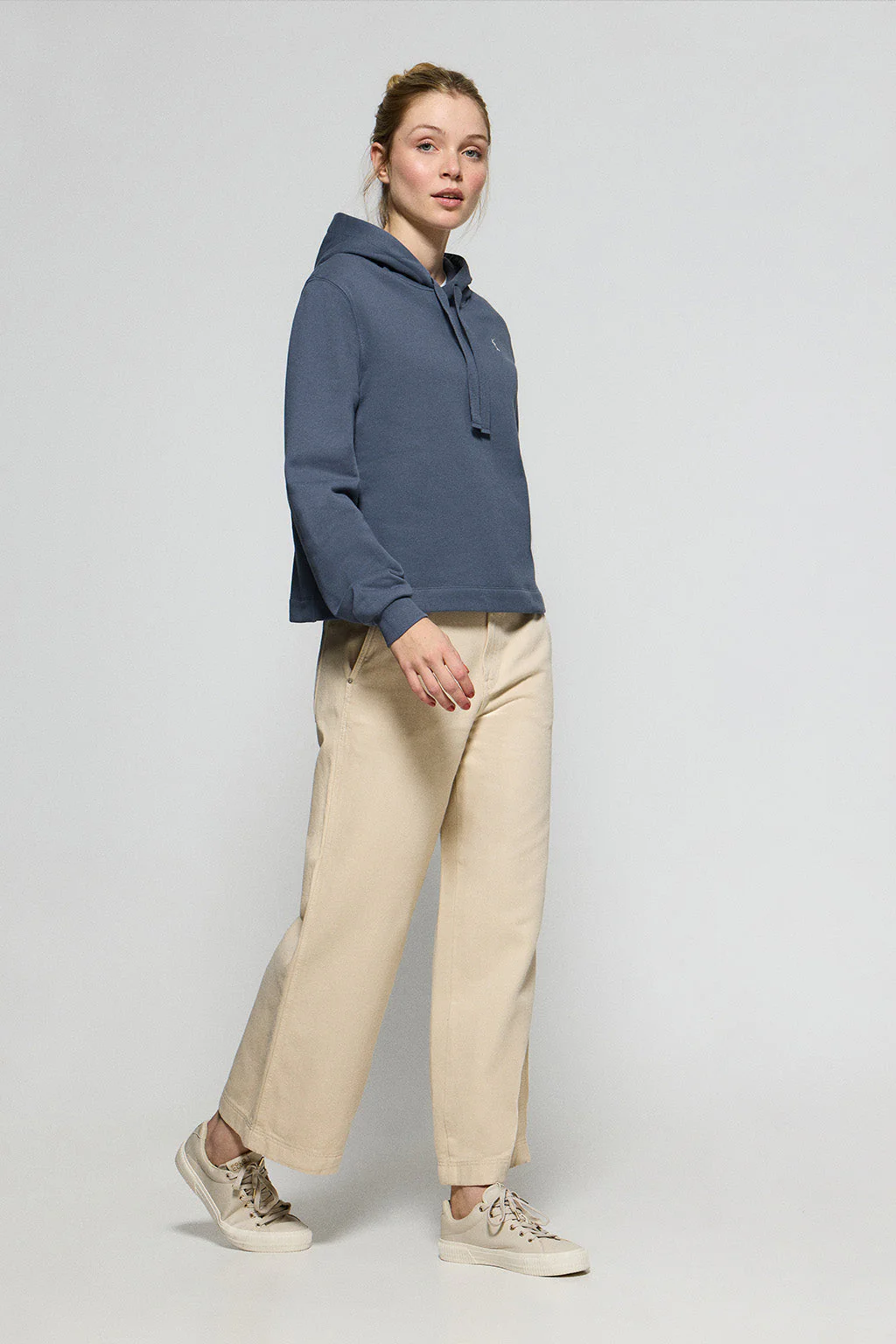 Denim-blue hoodie with Rigby Go embroidered logo - Image 3