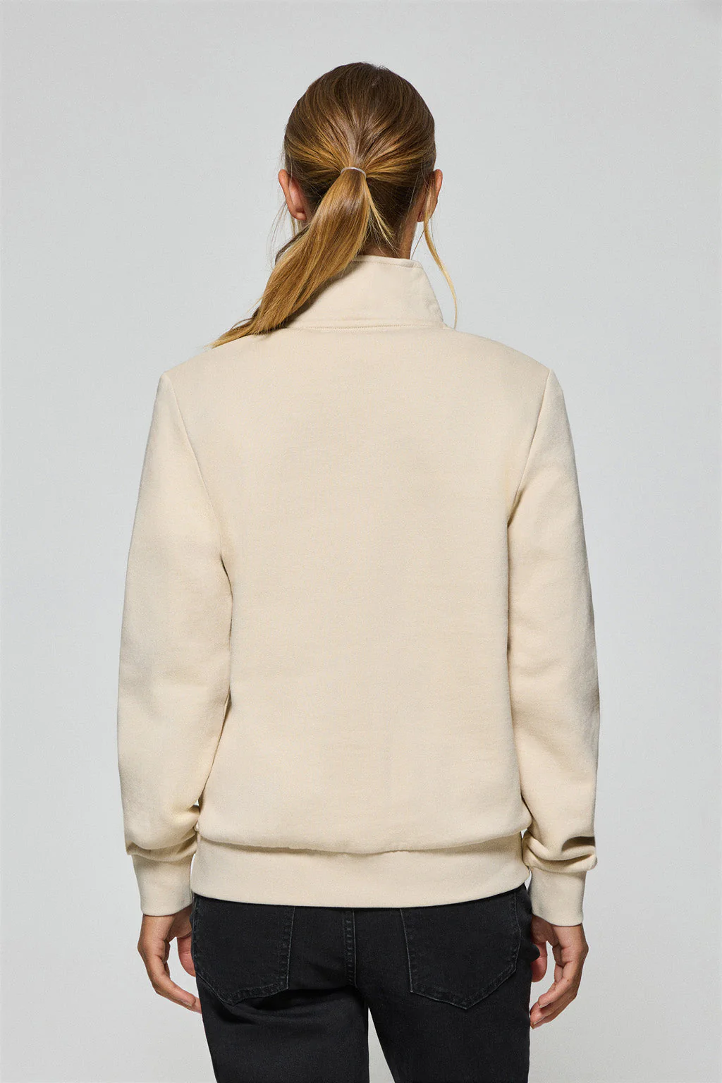 Beige half-zip sweatshirt with Rigby Go logo - Image 5