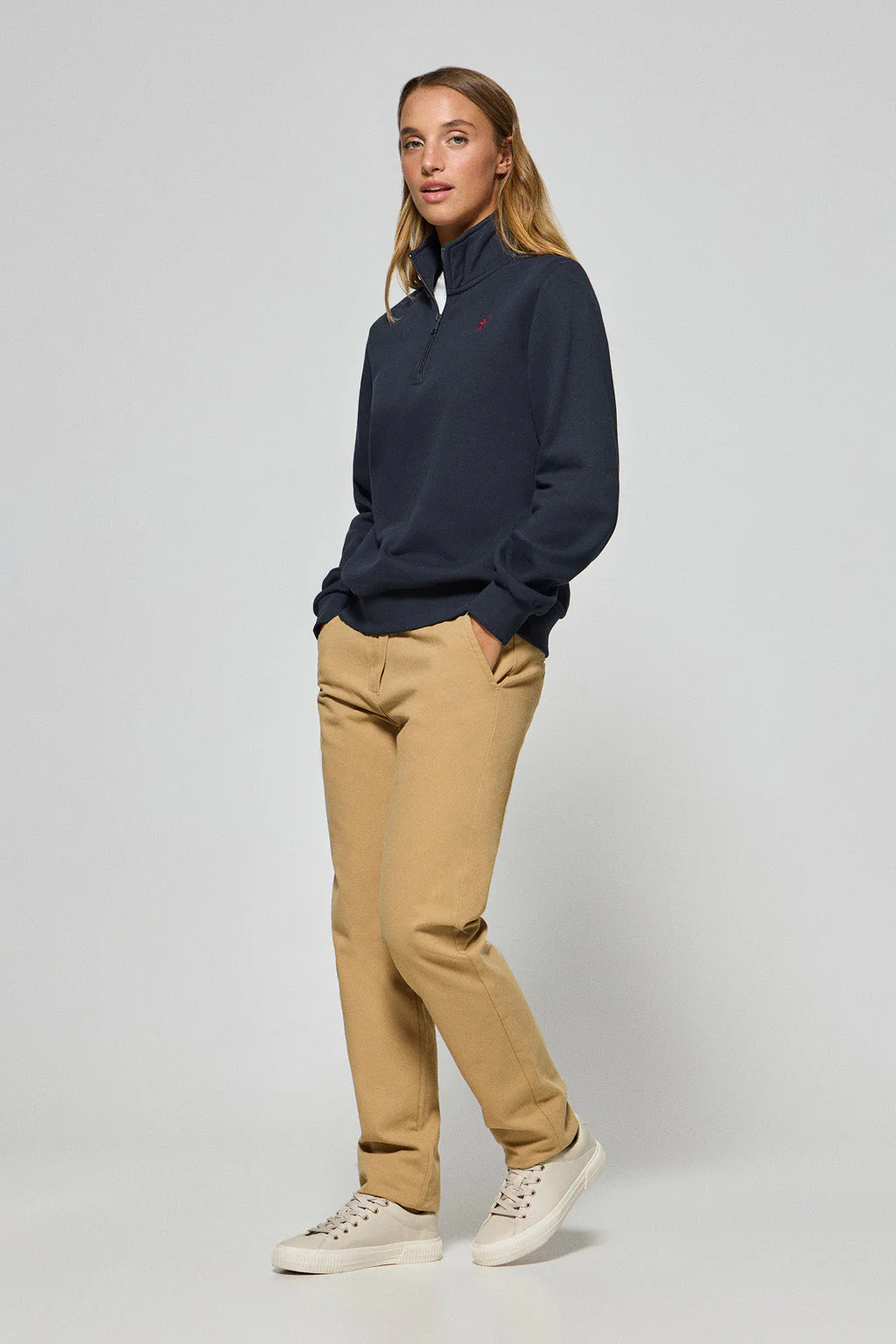 Navy-blue half-zip sweatshirt with Rigby Go logo - Image 3