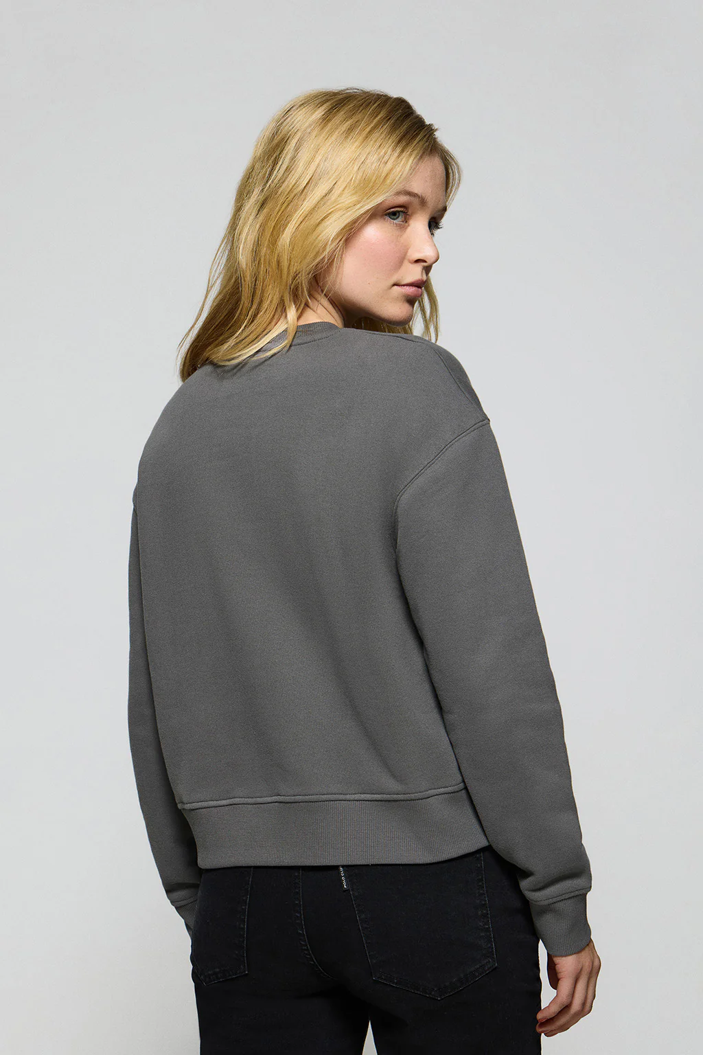 Asphalt-grey round-neck sweatshirt with Rigby Go embroidered logo - Image 2