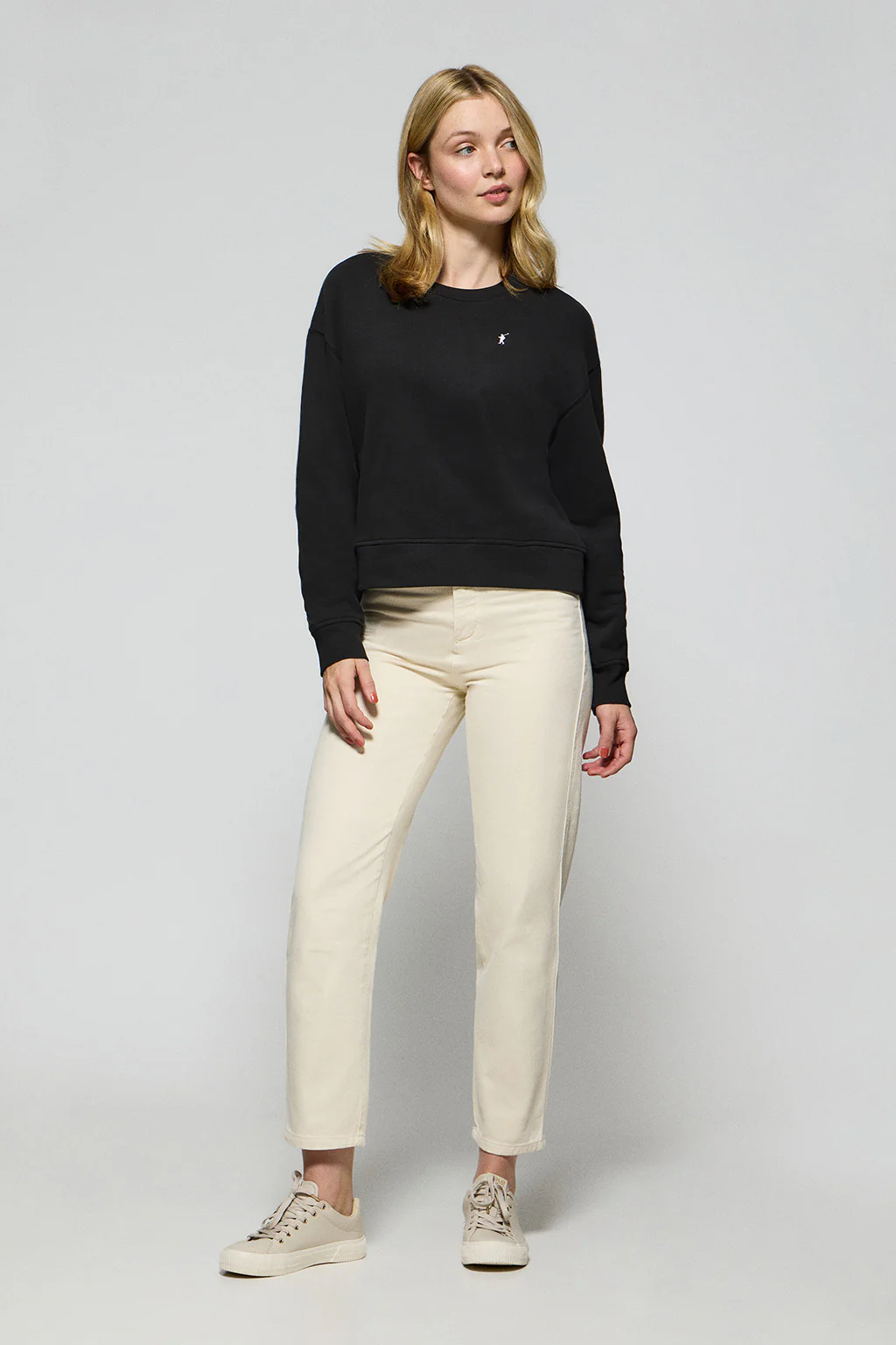 Black round-neck sweatshirt with Rigby Go embroidered logo - Image 4