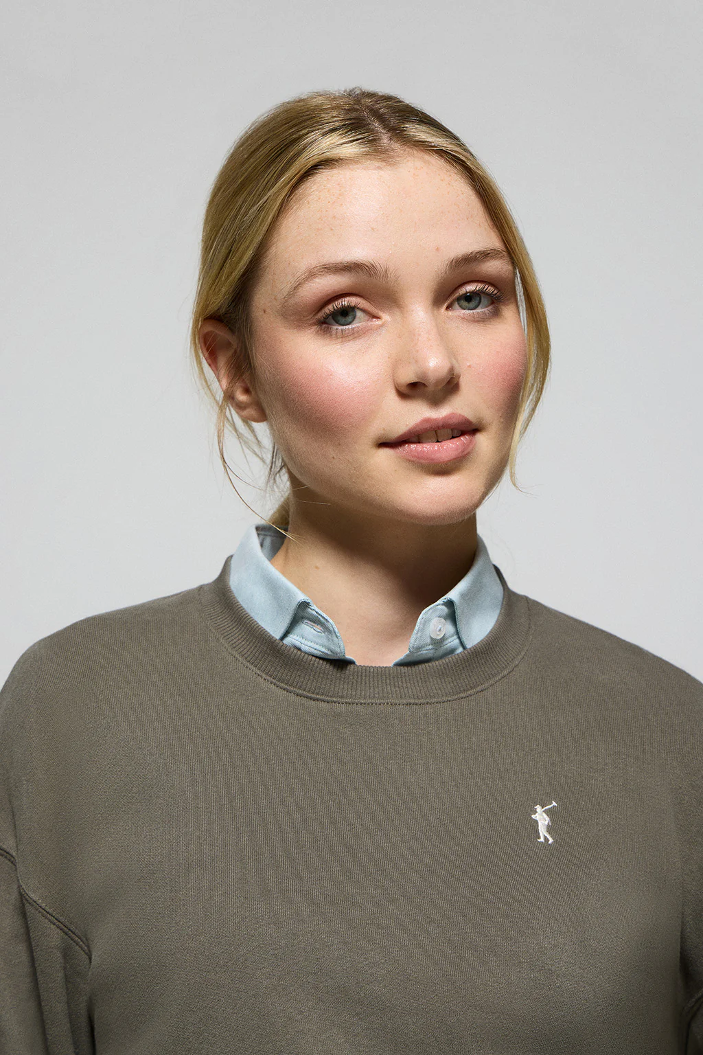 Green round-neck sweatshirt with Rigby Go embroidered logo - Image 3