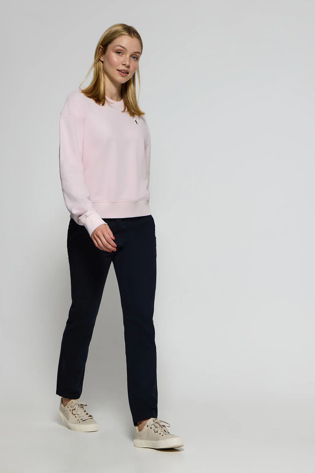 Pink round-neck sweatshirt with Rigby Go embroidered logo - Image 4