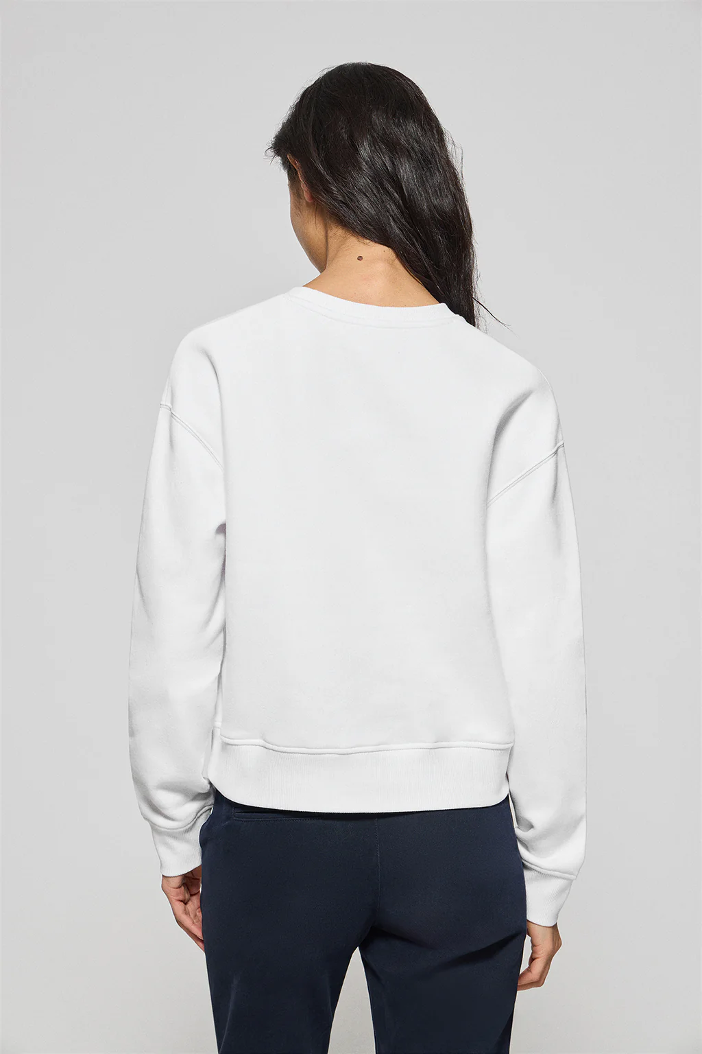 White round-neck sweatshirt with Rigby Go embroidered logo - Image 2