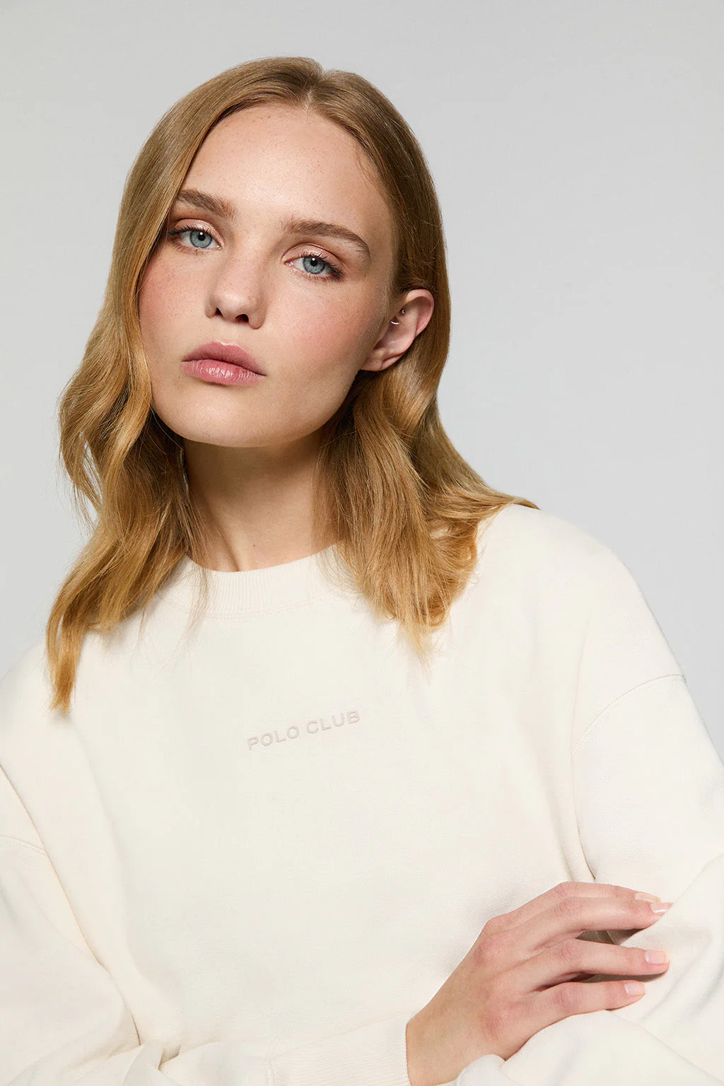 Beige Minimal Polo Club basic sweatshirt with round neck - Image 3