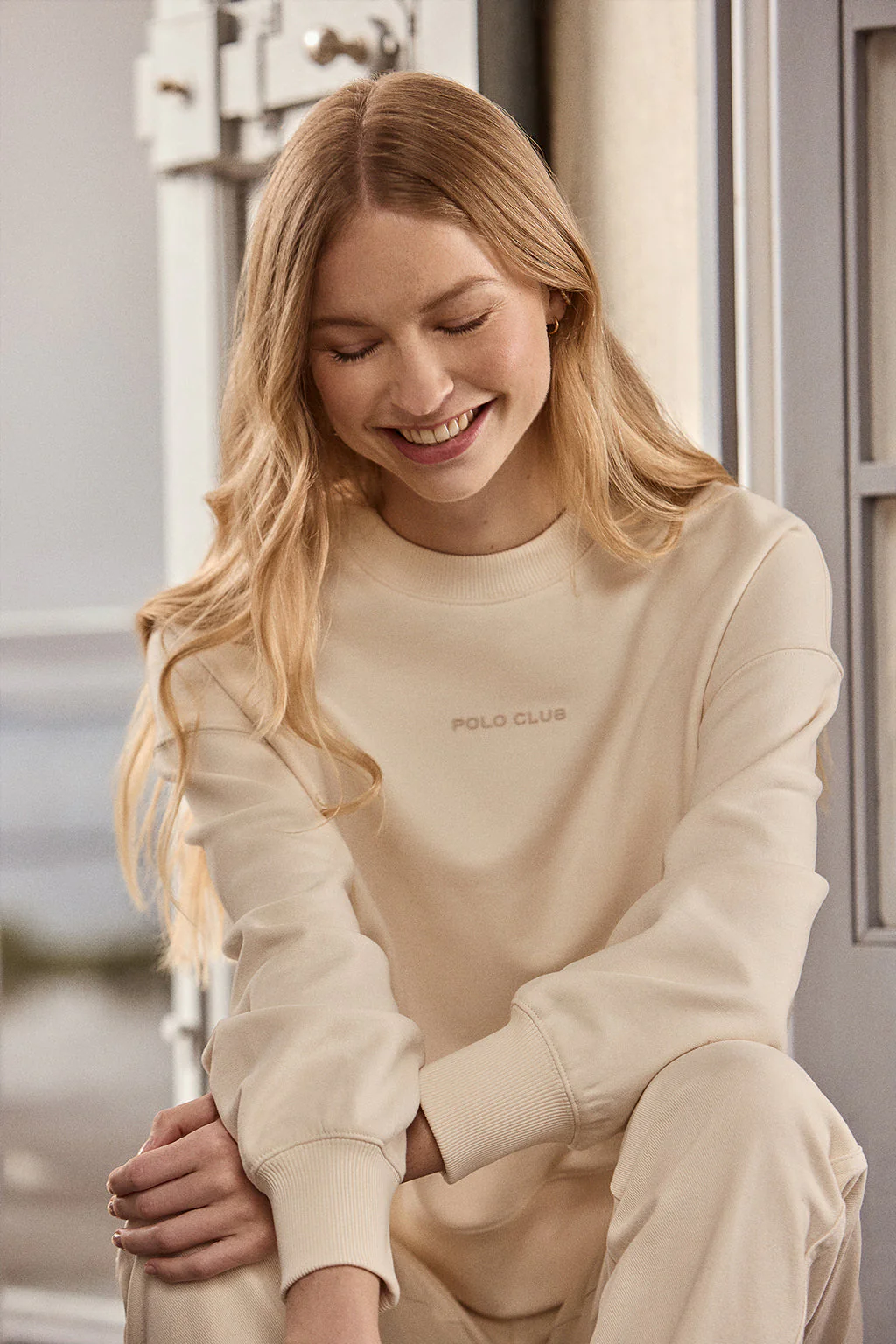 Beige Minimal Polo Club basic sweatshirt with round neck - Image 6