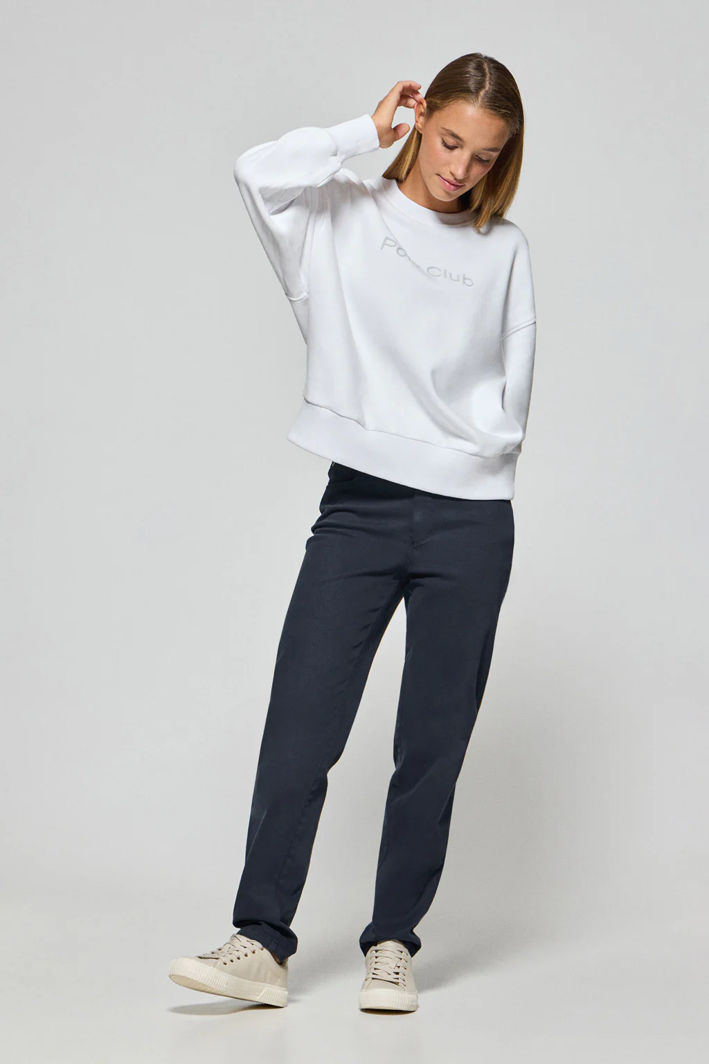 White round-neck basic sweatshirt with front Polo Club rubber logo - Image 4